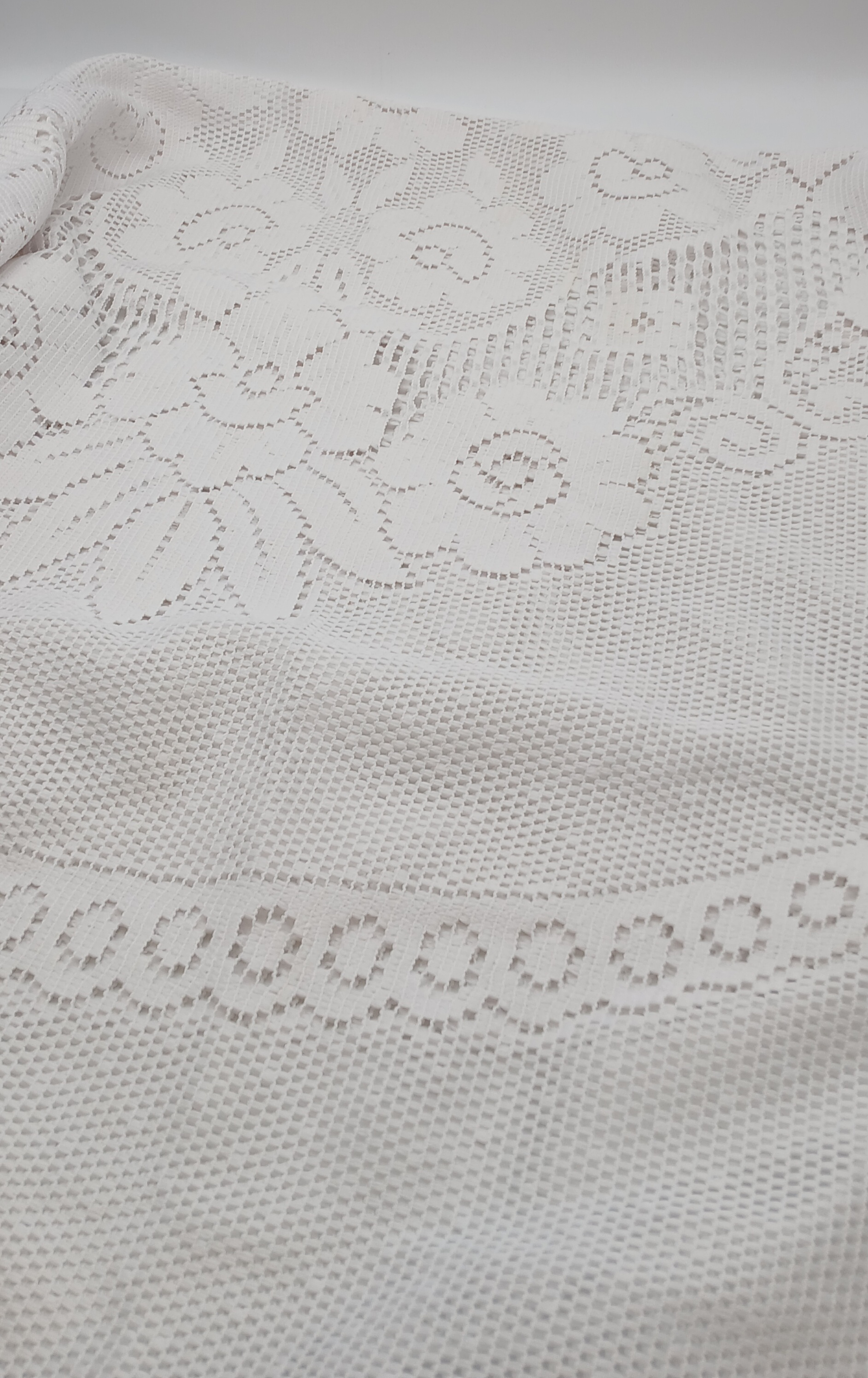 Voir photo 3 de Grande nappe ovale en dentelle mécanique au motif romantique - fleuri Grande nappe ovale en dentelle mécanique au motif romantique - fleuri reconditionné photo 3