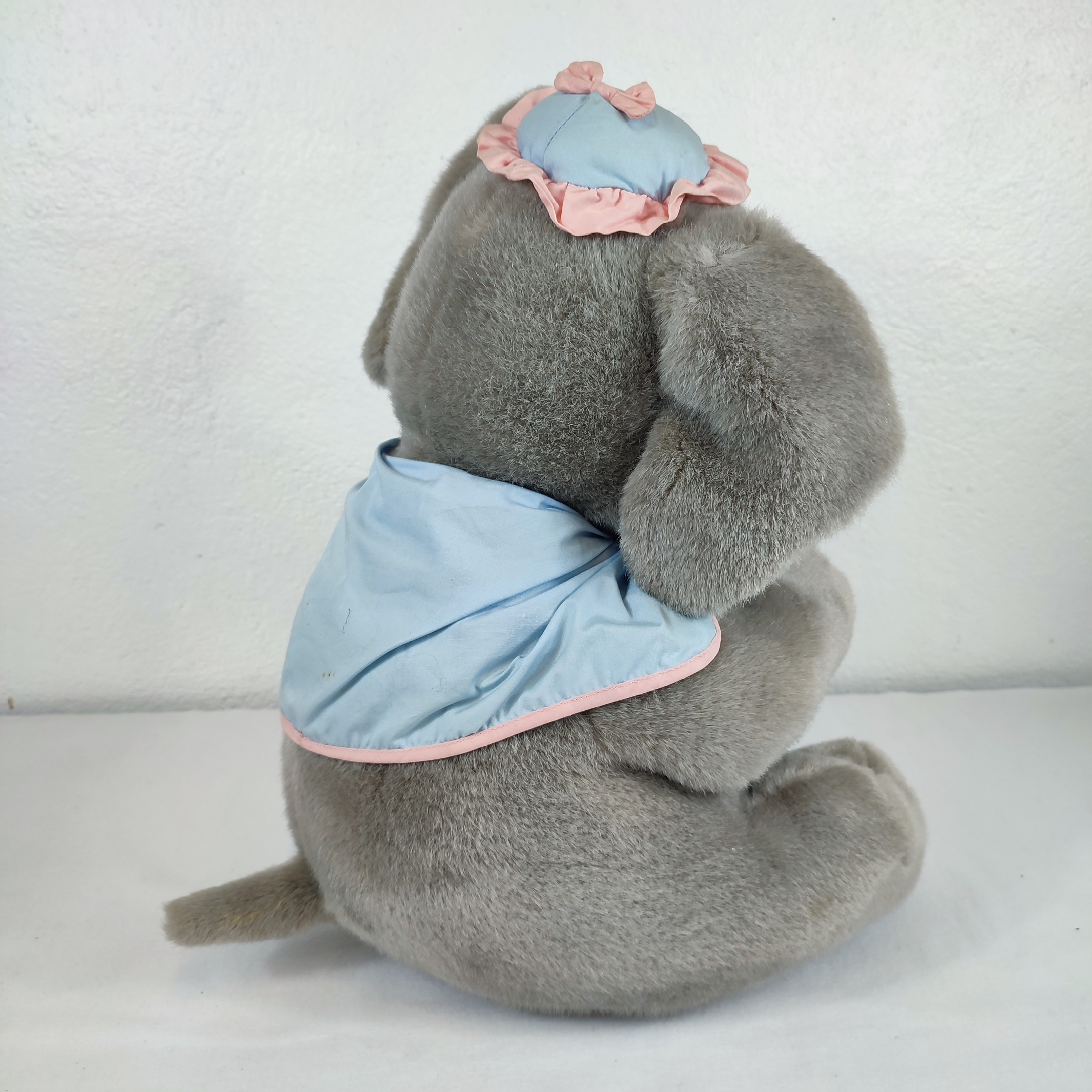Voir photo 2 de Grande peluche 42 cm "La Maman de DUMBO" - DISNEY Grande peluche 42 cm "La Maman de DUMBO" - DISNEY État correct reconditionné photo 2
