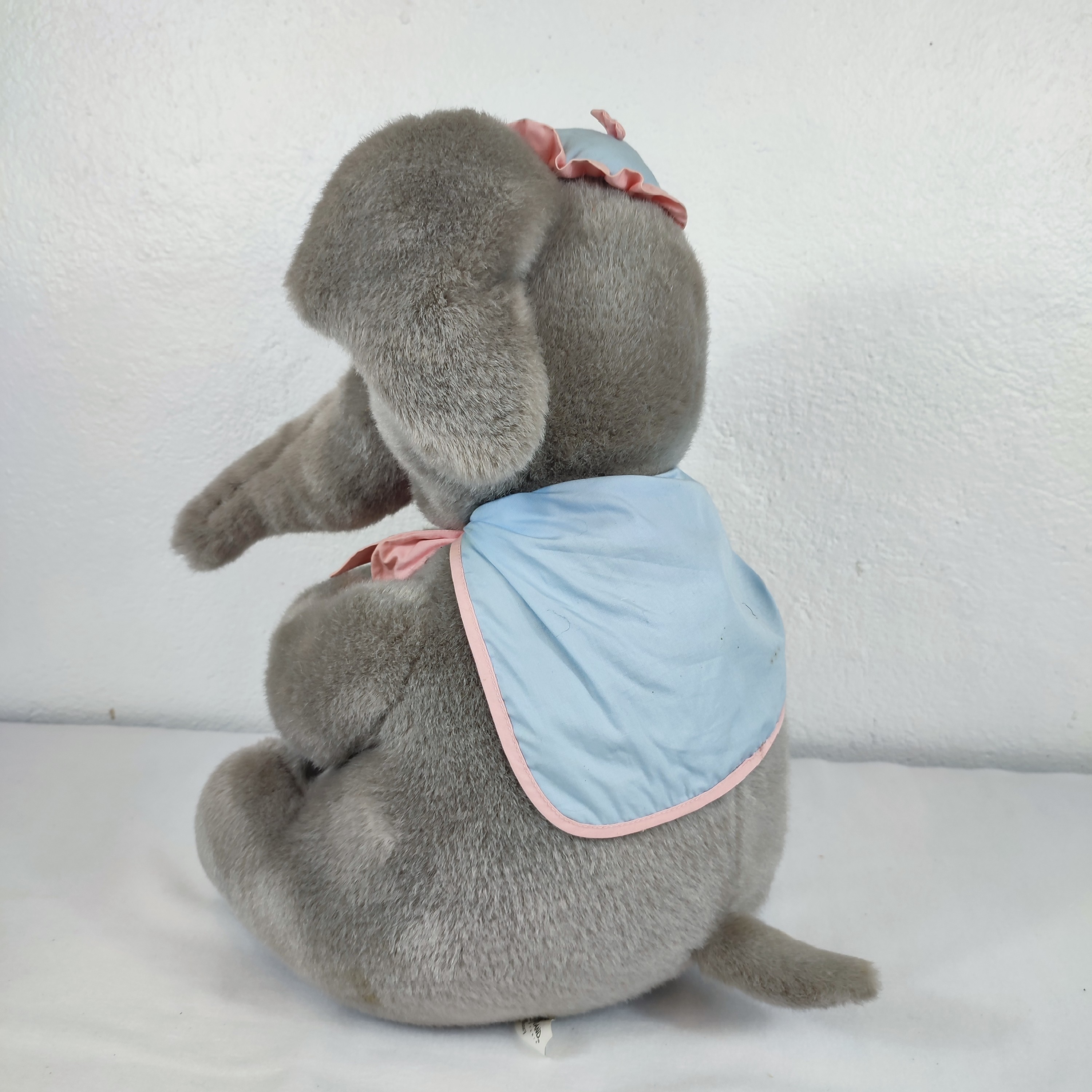 Voir photo 3 de Grande peluche 42 cm "La Maman de DUMBO" - DISNEY Grande peluche 42 cm "La Maman de DUMBO" - DISNEY État correct reconditionné photo 3
