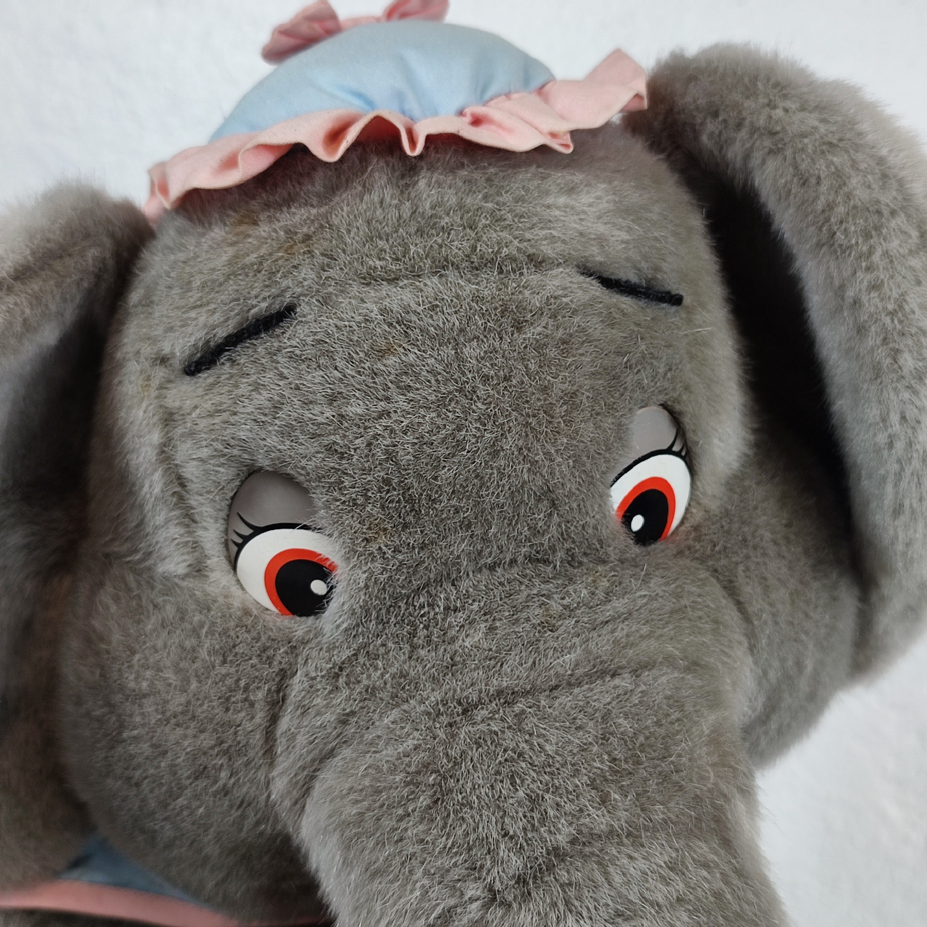 Voir photo 5 de Grande peluche 42 cm "La Maman de DUMBO" - DISNEY Grande peluche 42 cm "La Maman de DUMBO" - DISNEY État correct reconditionné photo 5