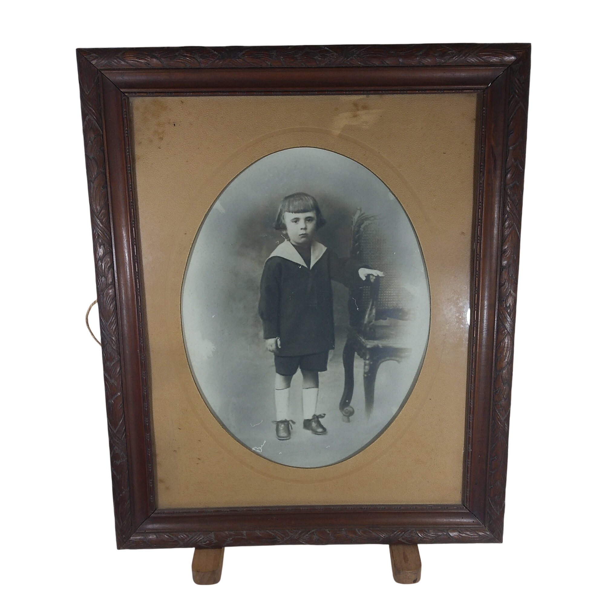 Grande photo Noir et blanc dans un cadre ancien et sculpté - 60,00 € Grande photo Noir et blanc dans un cadre ancien et sculpté reconditionné disponible sur Label Emmaüs