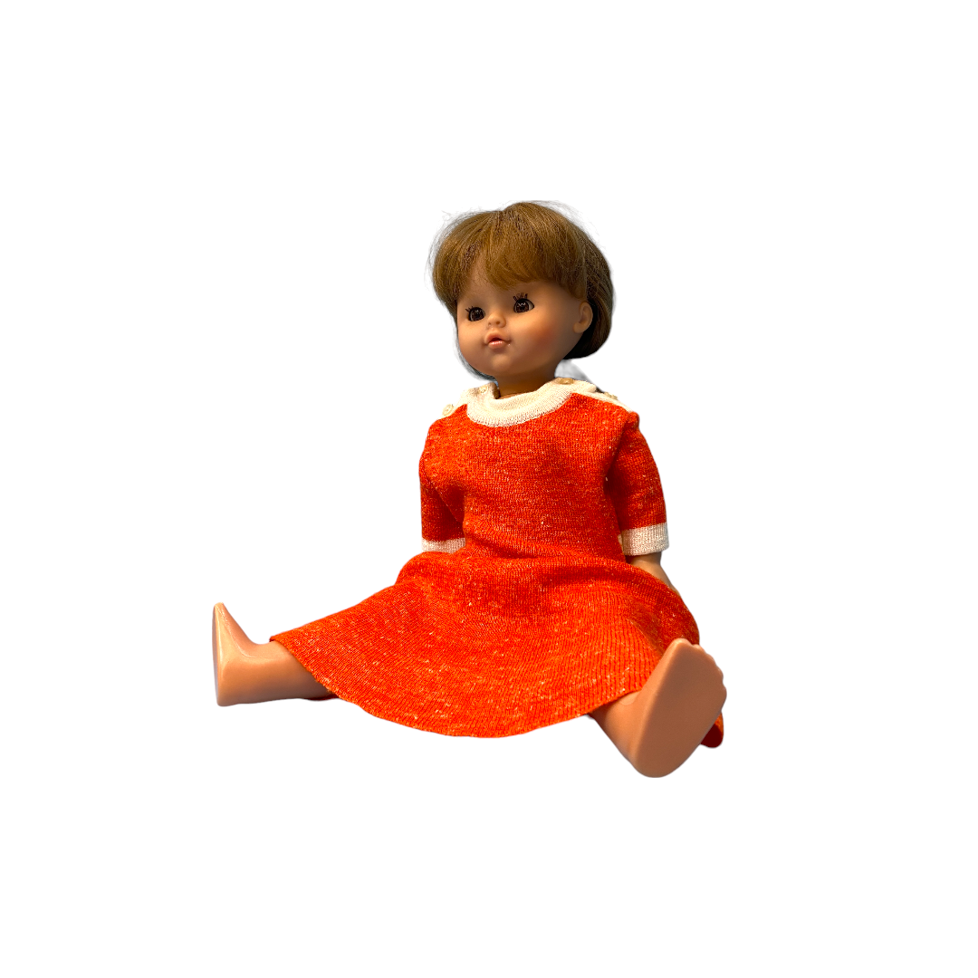 Grande poupée - Robe orange et blanche Très bon état - 14,90 € Grande poupée - Robe orange et blanche Très bon état reconditionné disponible sur Label Emmaüs
