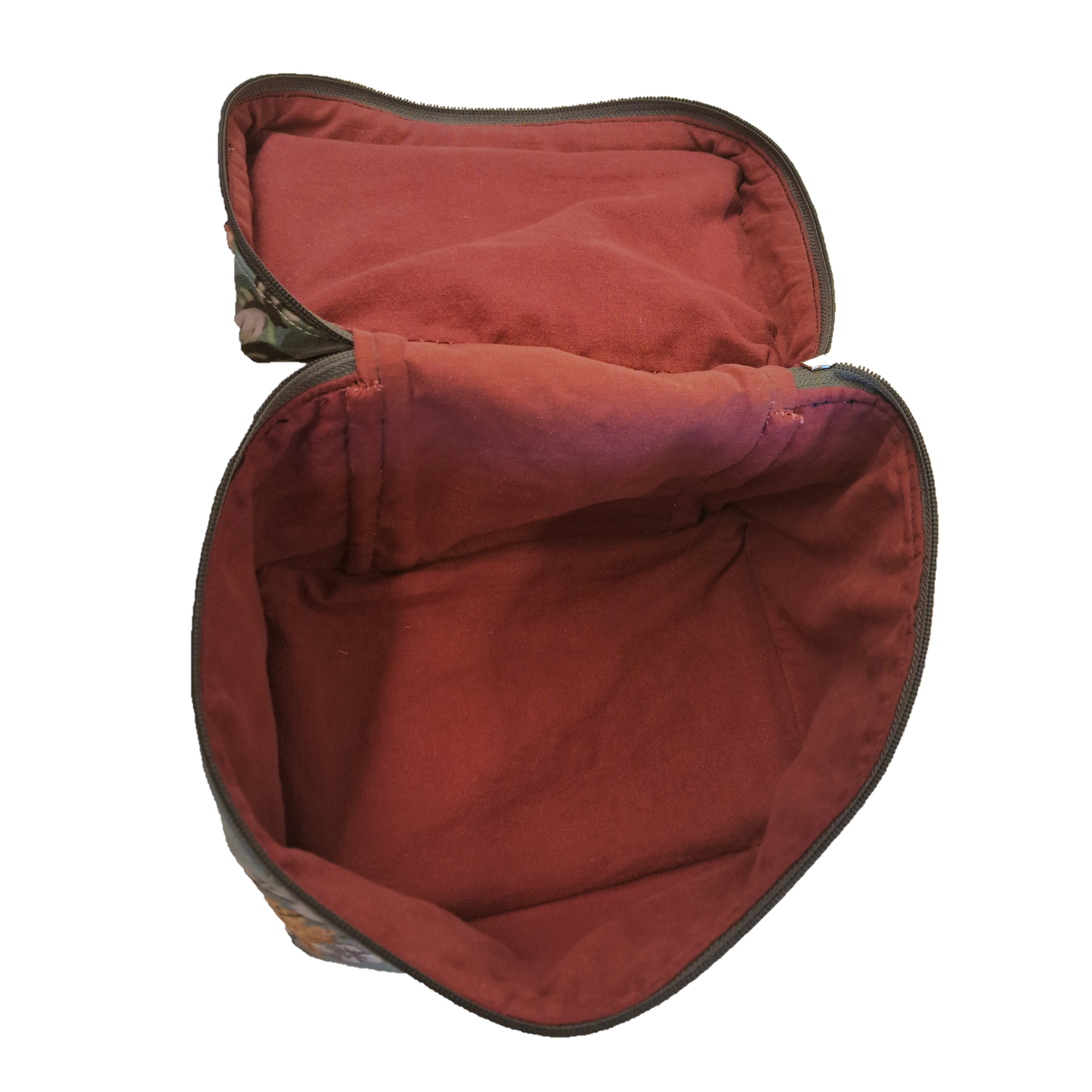 Voir photo 3 de Grande trousse de toilette - 100% matières recyclées - Etoffe Meuse Grande trousse de toilette - 100% matières recyclées - Etoffe Meuse Parfait état reconditionné photo 3