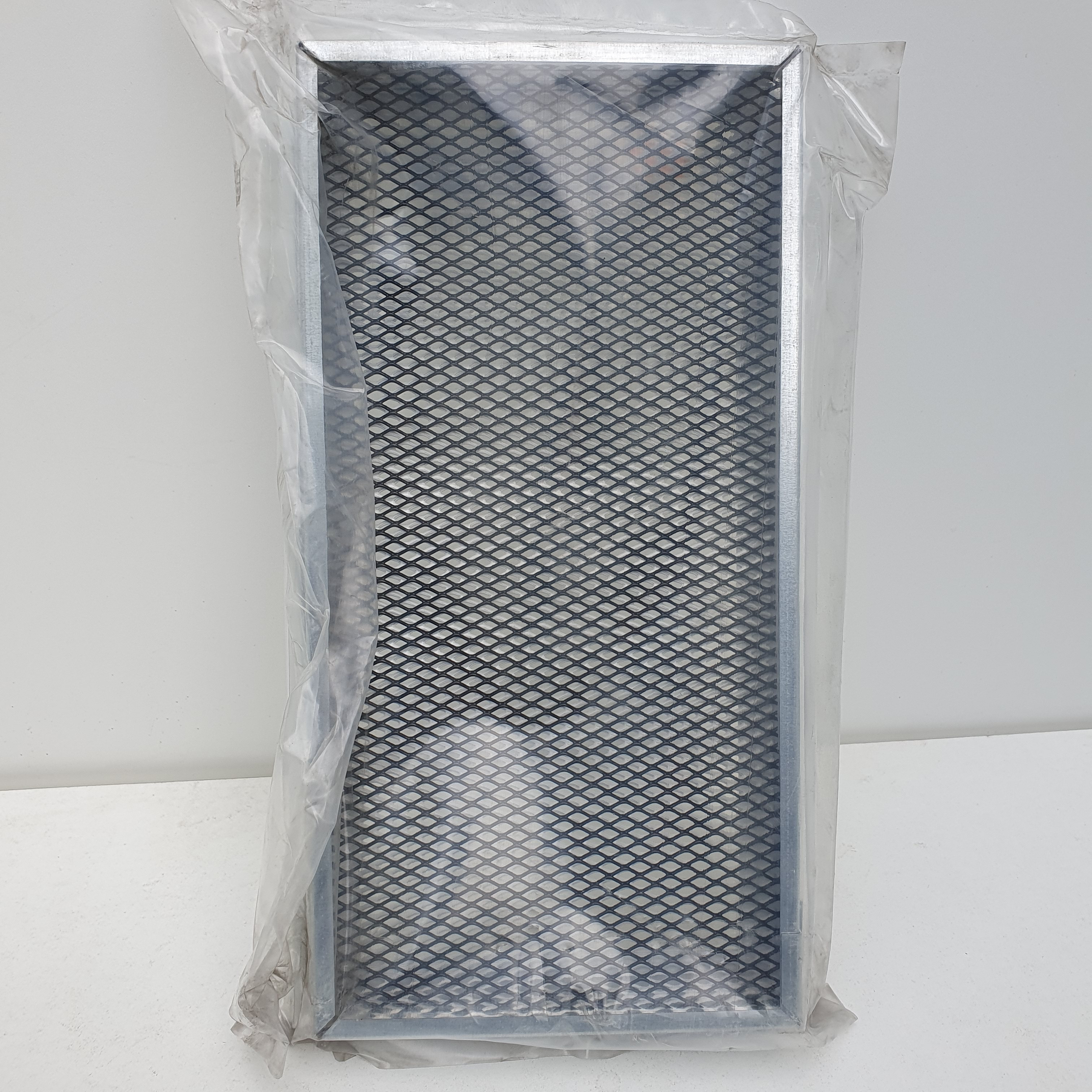 Voir photo 3 de Grille Cheminée acier laqué époxy avec précadre AUTOGYRE 320 x 172 mm Grille Cheminée acier laqué époxy avec précadre AUTOGYRE 320 x 172 mm Parfait état reconditionné photo 3