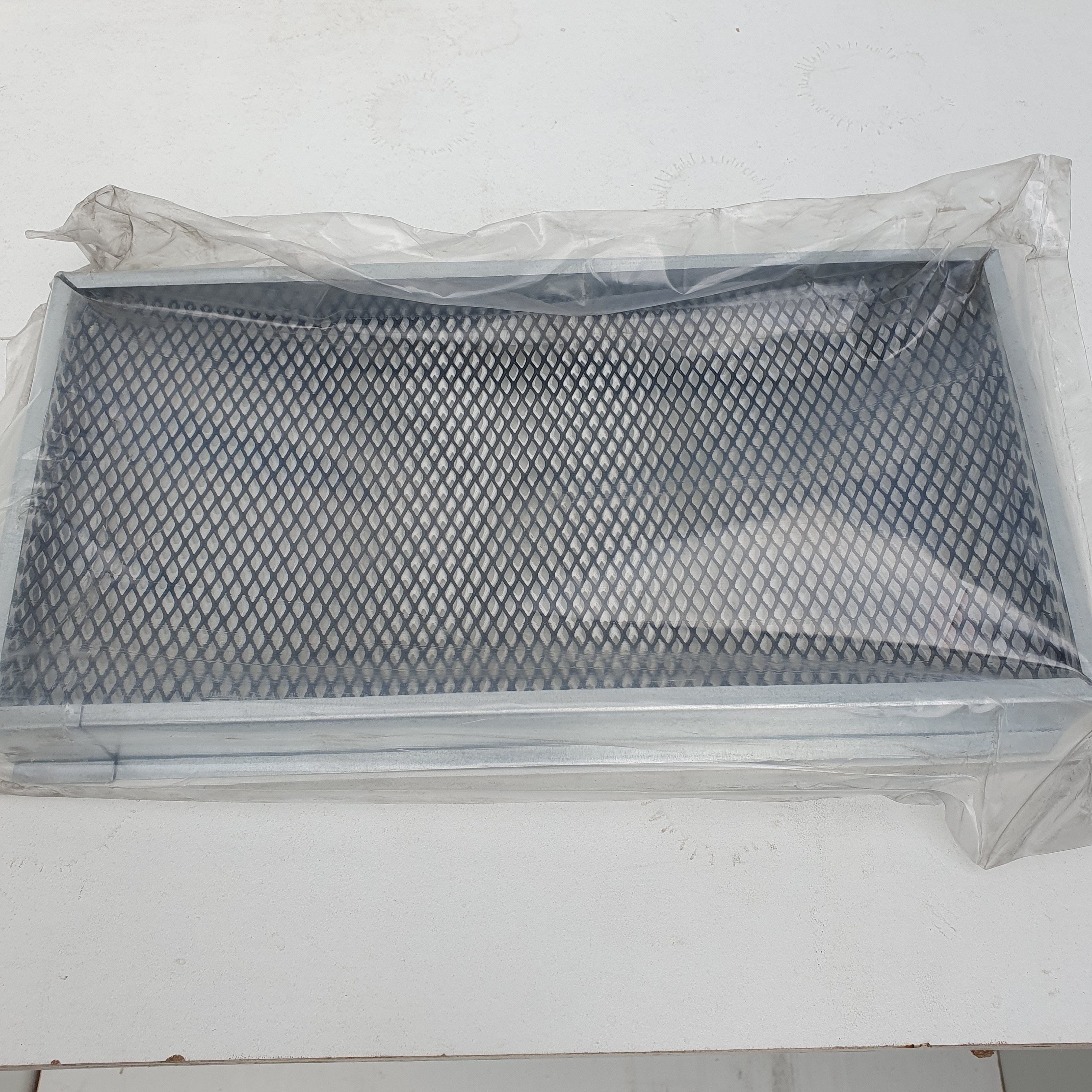 Voir photo 4 de Grille Cheminée acier laqué époxy avec précadre AUTOGYRE 320 x 172 mm Grille Cheminée acier laqué époxy avec précadre AUTOGYRE 320 x 172 mm Parfait état reconditionné photo 4