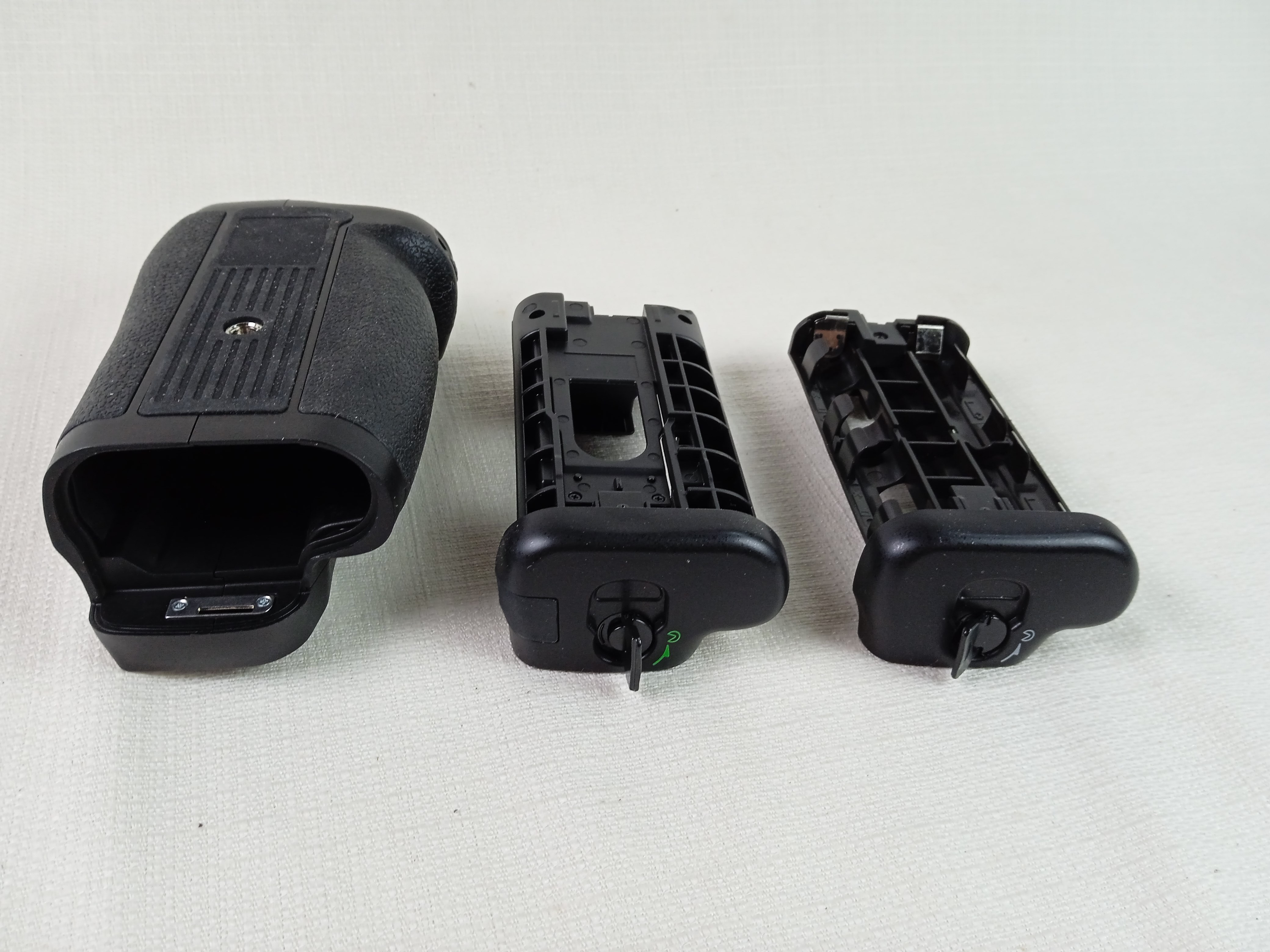 Voir photo 7 de Grip d'alimentation Cellonic MB-D17 pour appareil photo Nikon DS500 Grip d'alimentation Cellonic MB-D17 pour appareil photo Nikon DS500 Bon état reconditionné photo 7