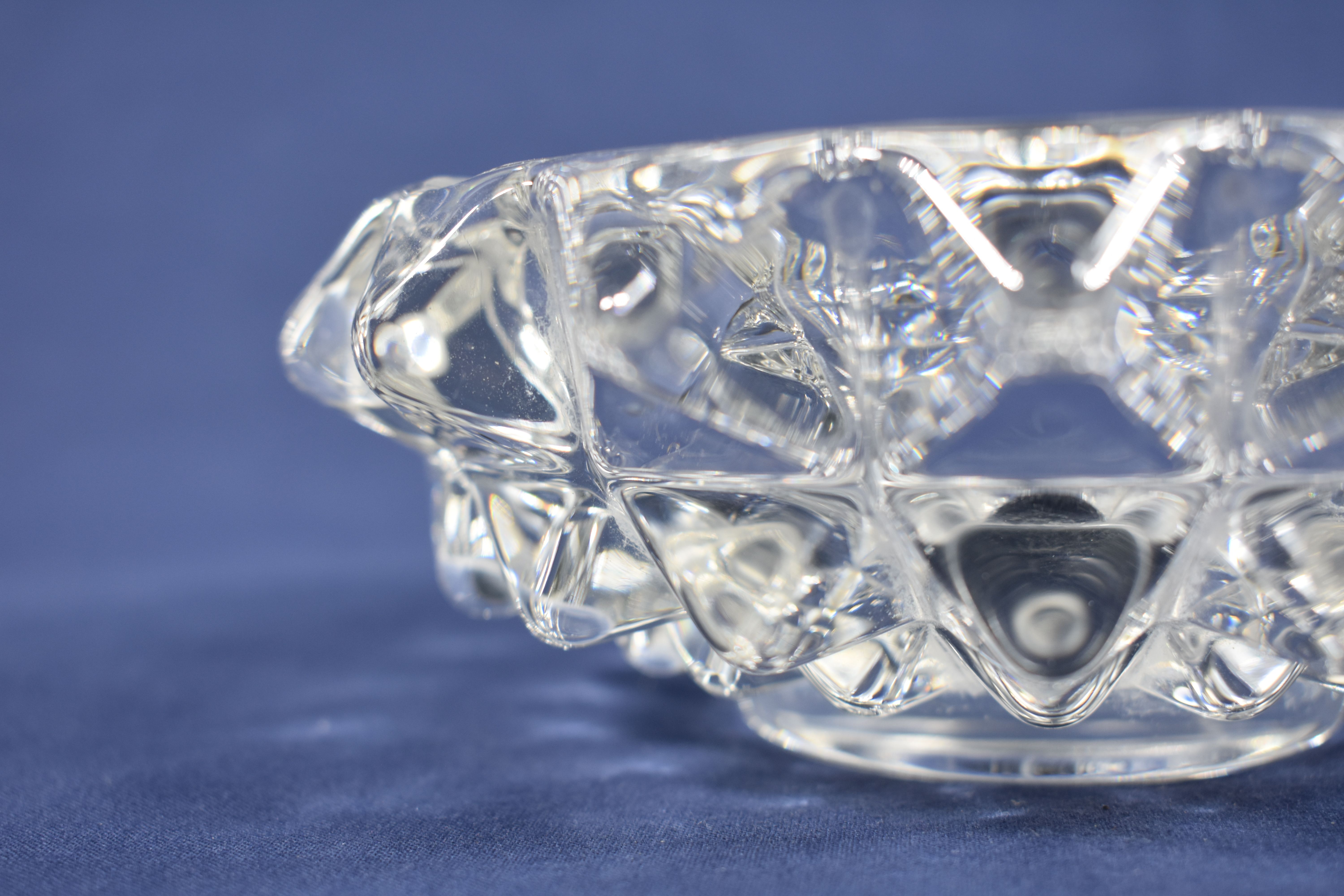 Voir photo 3 de Gros cendrier en verre plein, hauteur 5 et diamètre 16 cm. Gros cendrier en verre plein, hauteur 5 et diamètre 16 cm. Bon état reconditionné photo 3