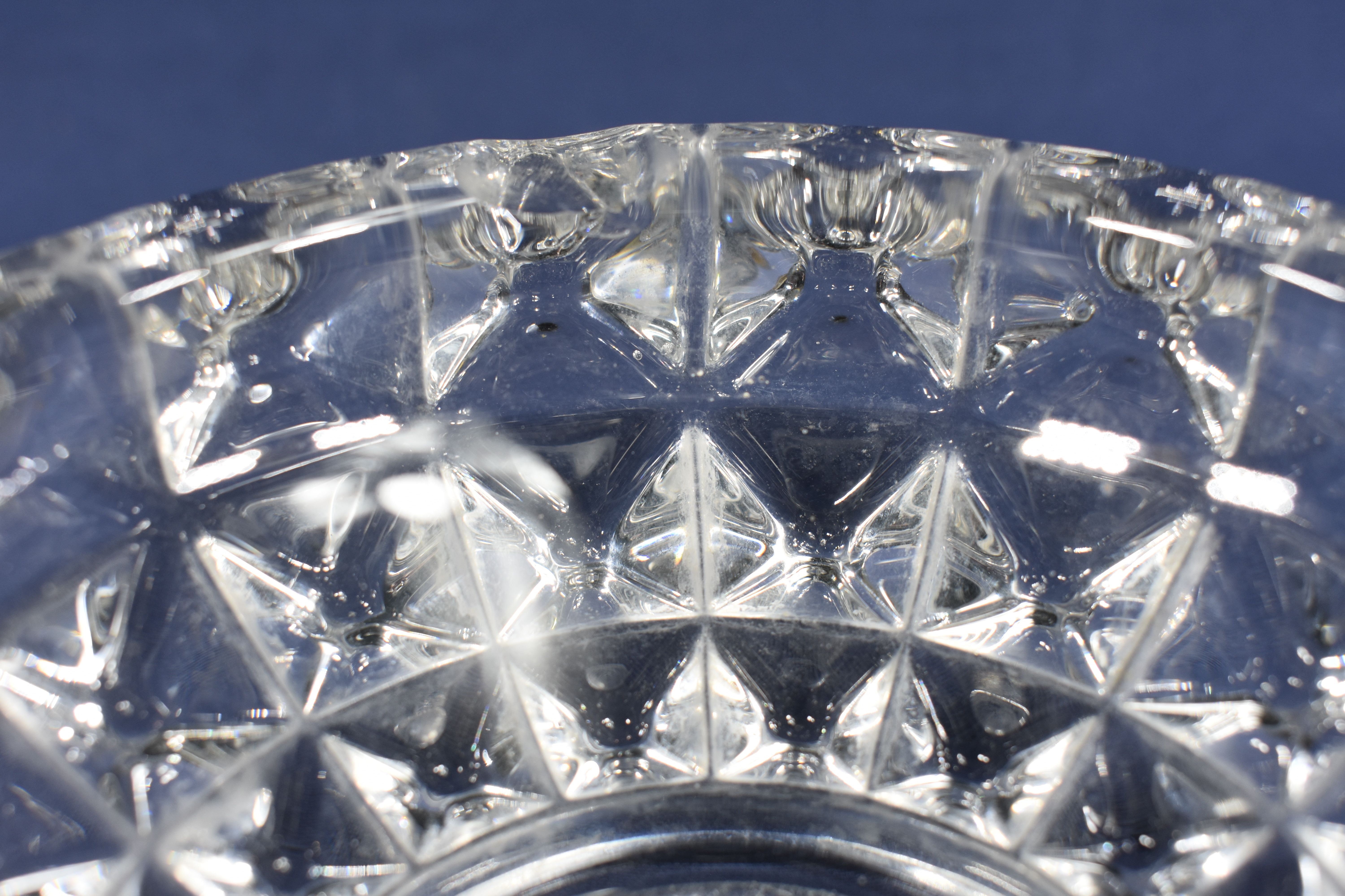 Voir photo 5 de Gros cendrier en verre plein, hauteur 5 et diamètre 16 cm. Gros cendrier en verre plein, hauteur 5 et diamètre 16 cm. Bon état reconditionné photo 5