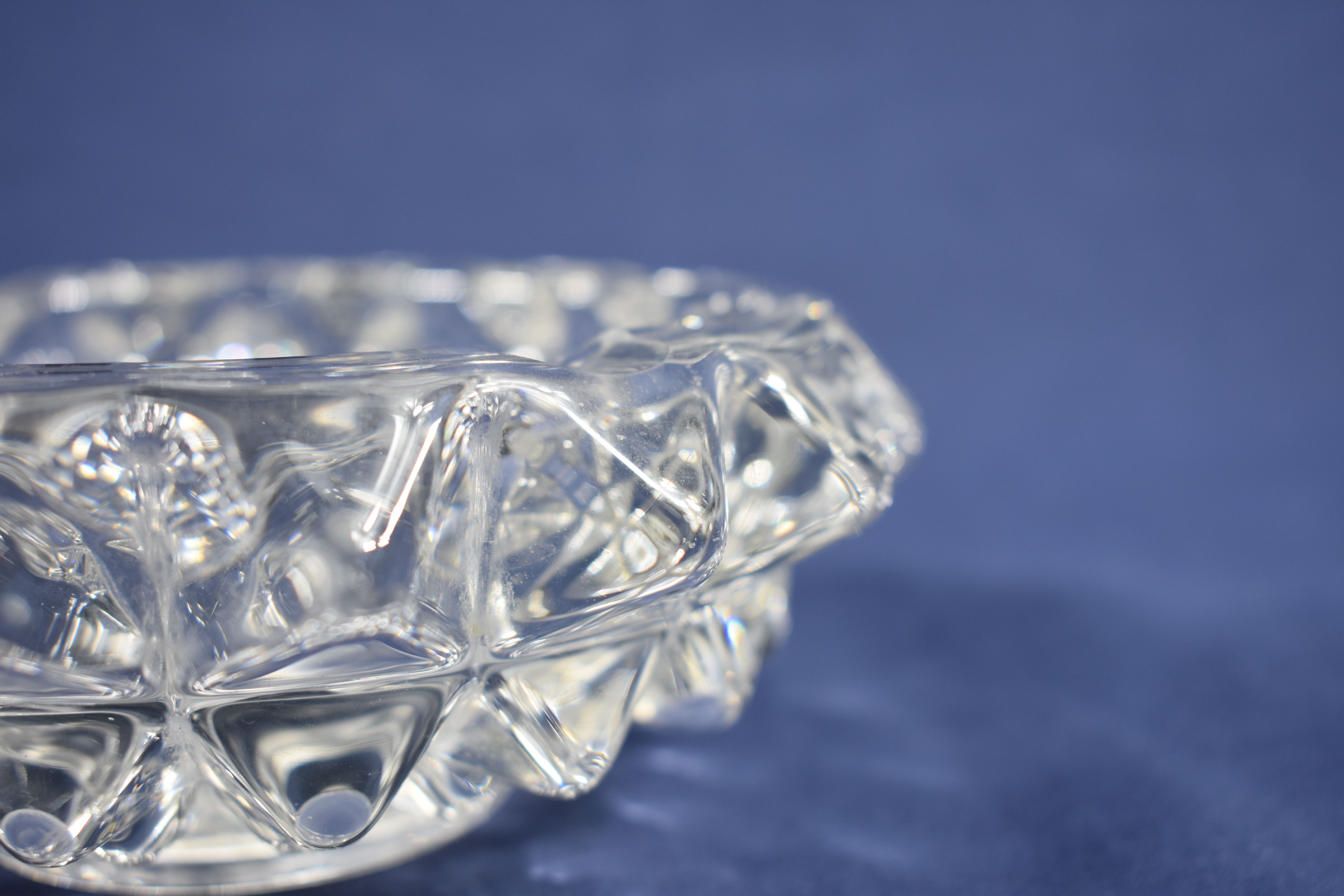 Voir photo 6 de Gros cendrier en verre plein, hauteur 5 et diamètre 16 cm. Gros cendrier en verre plein, hauteur 5 et diamètre 16 cm. Bon état reconditionné photo 6
