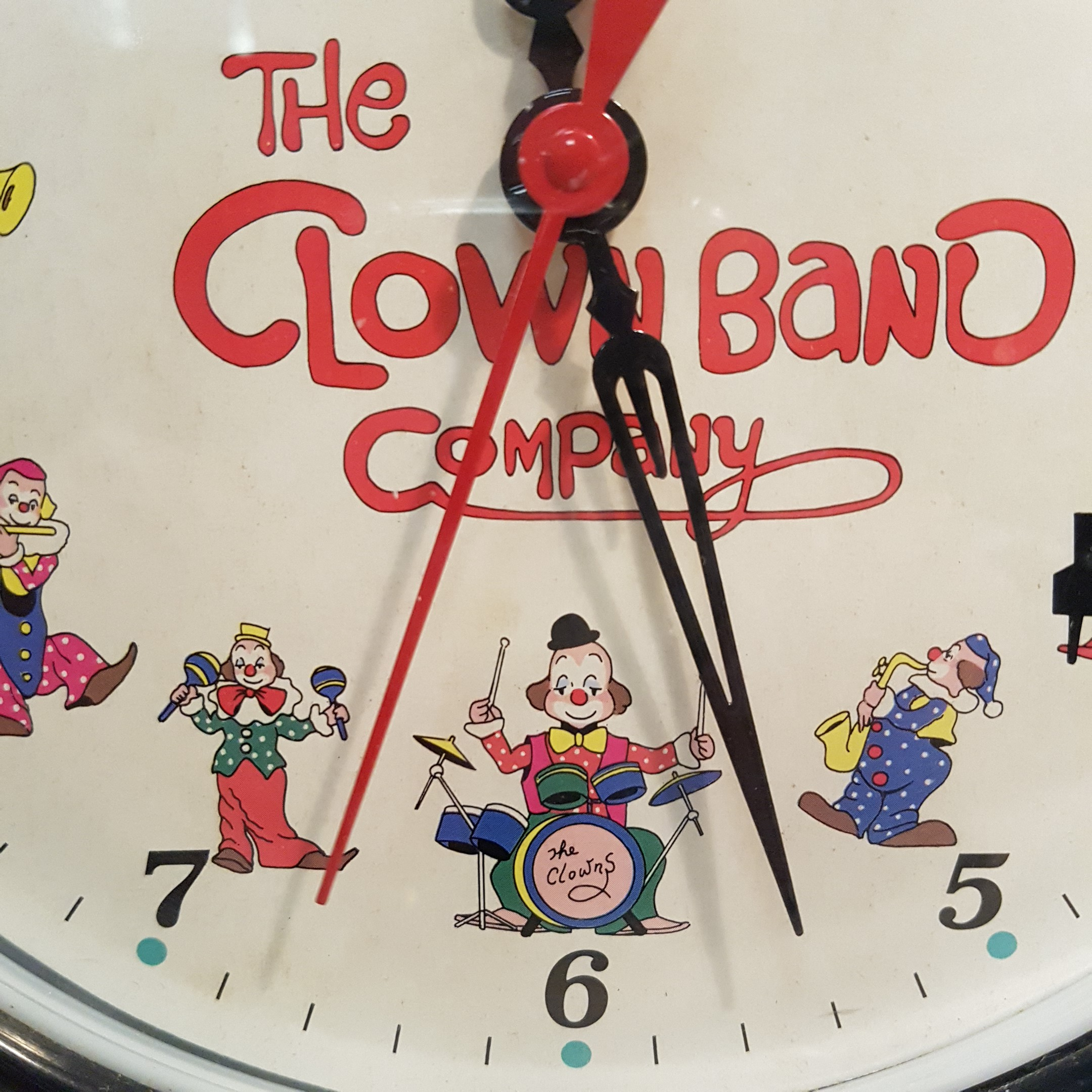 Voir photo 2 de Gros réveil mécanique "The Clown Band Company" Gros réveil mécanique "The Clown Band Company" Bon état reconditionné photo 2