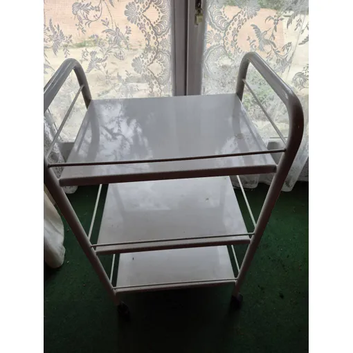 GUERIDON BLANC METAL A ROULETTES Bon état reconditionné disponible sur Rakuten