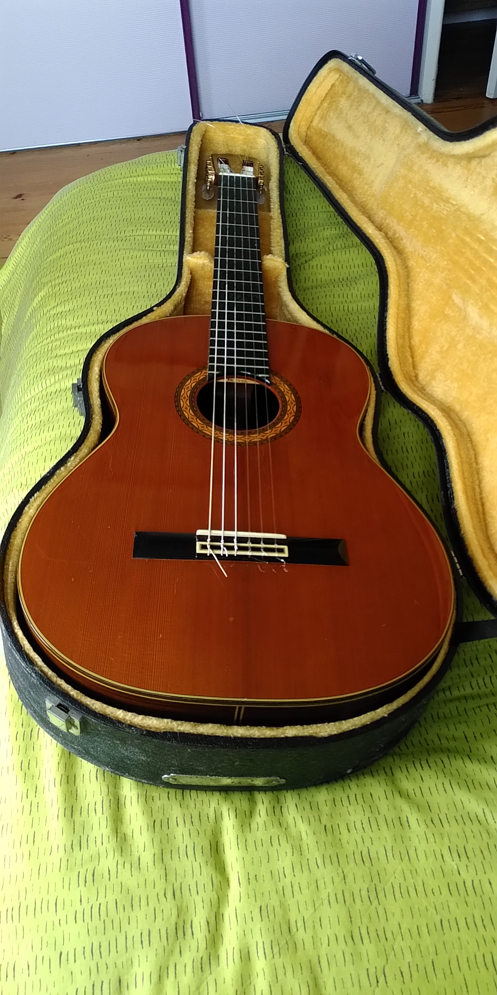 Guitare classique de luthier Sakurai by Khono, n7, 1976 Très bon état reconditionné disponible sur Zic Ethic
