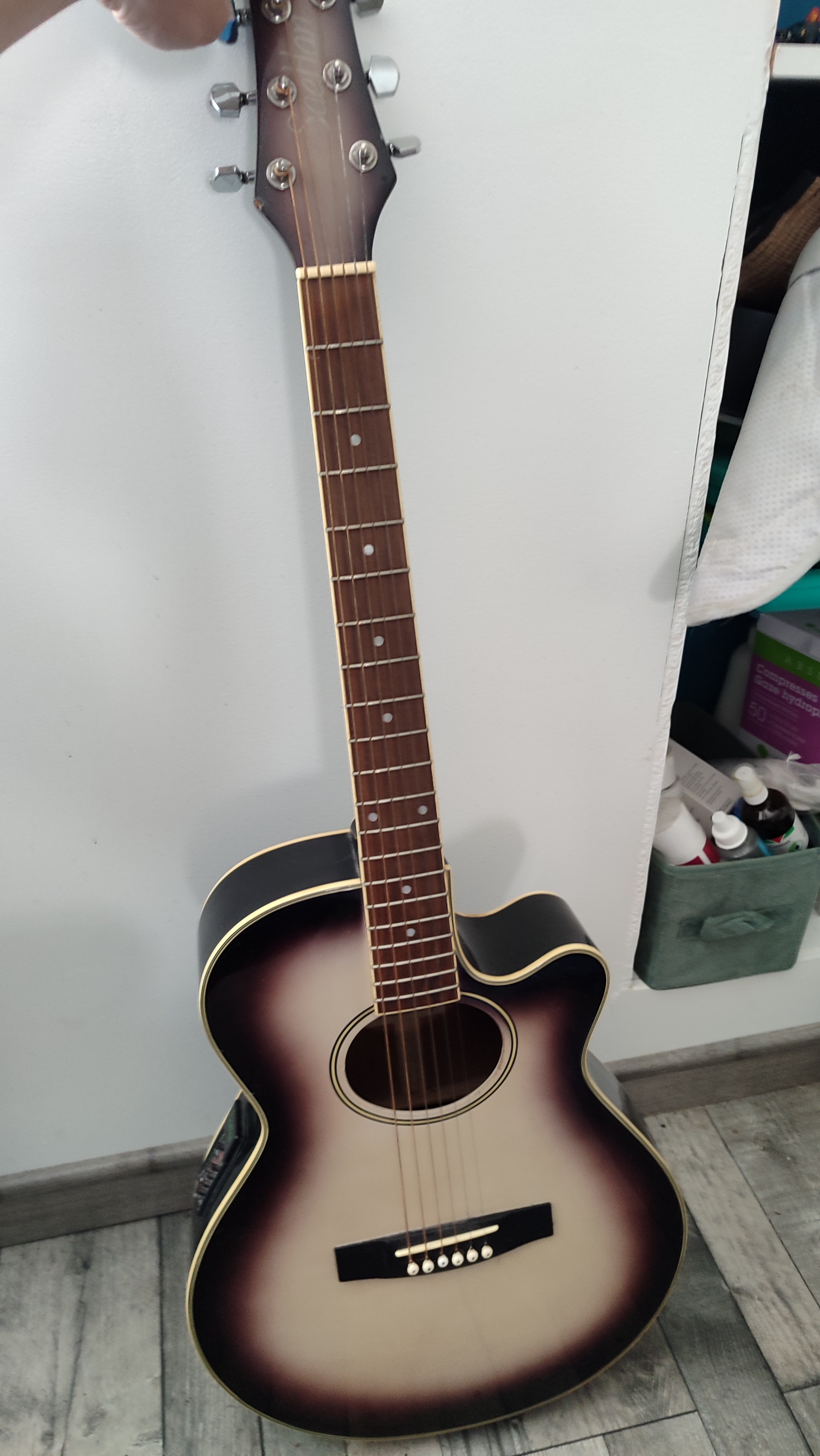 Guitare classique Hand Crafted Saehan État correct reconditionné disponible sur Zic Ethic