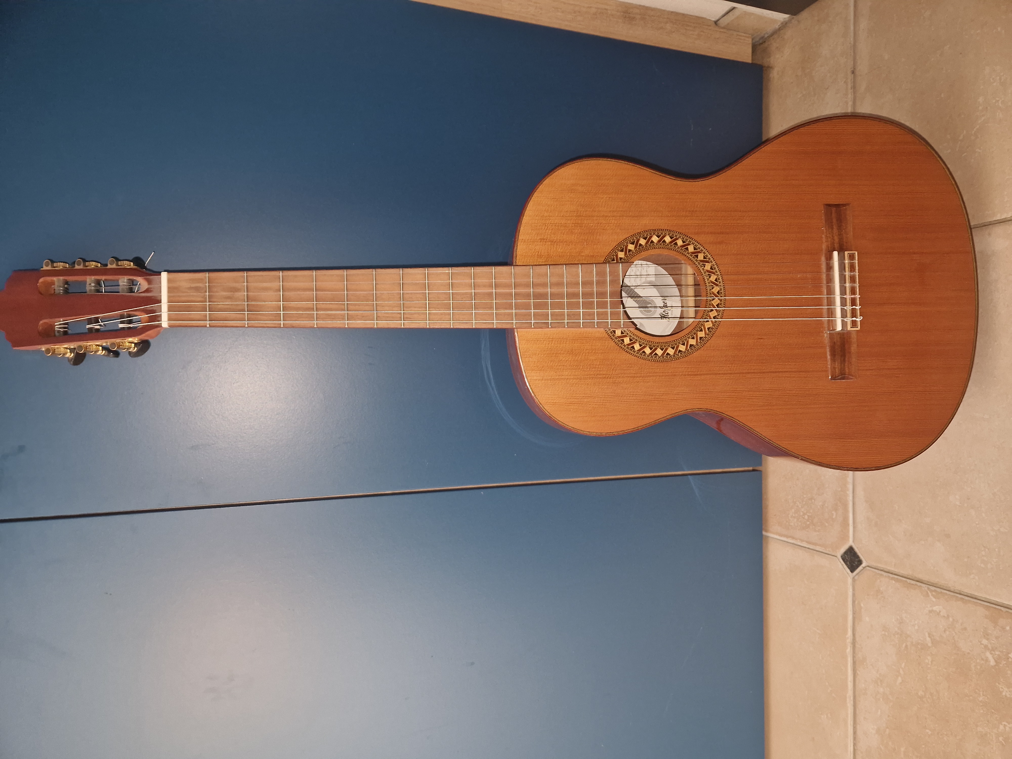 Acheter Guitare classique Höfner HC504-4/4 Carmencita Très bon état - 214,00 € Guitare classique Höfner HC504-4/4 Carmencita Très bon état reconditionné disponible sur Zic Ethic