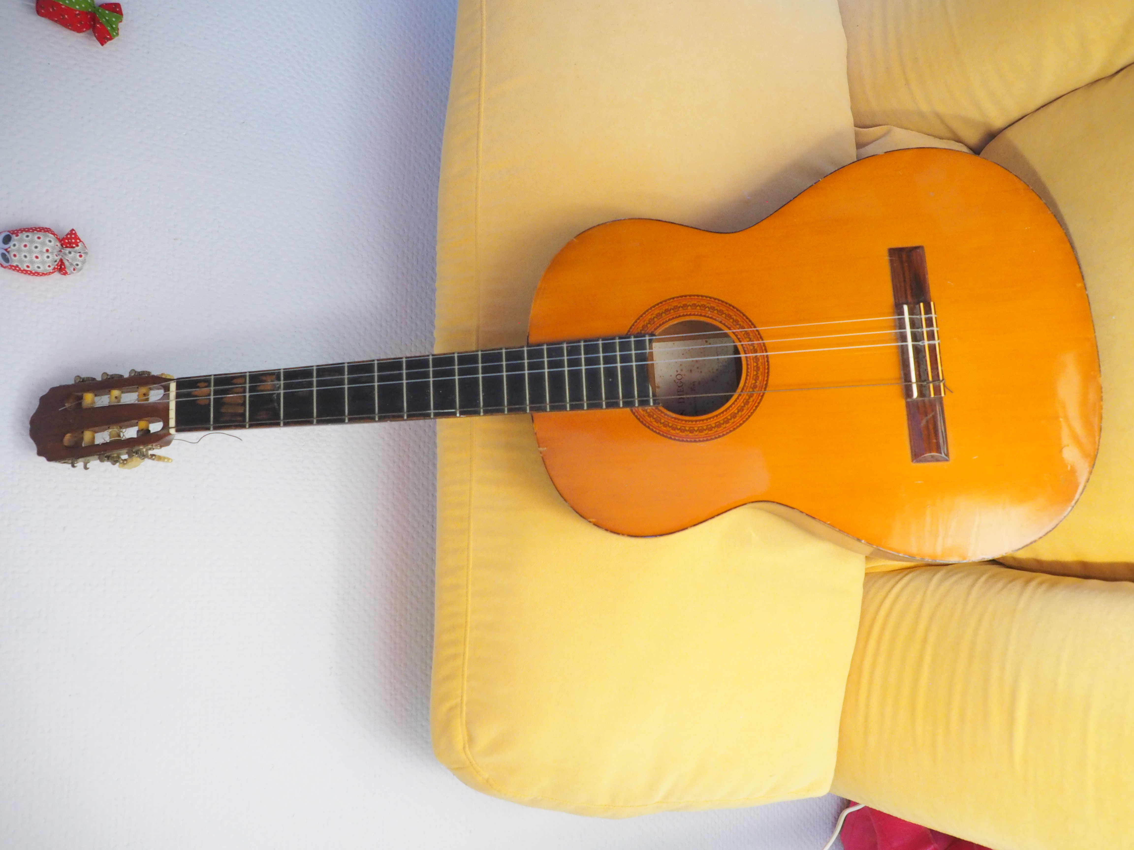 Guitare classique San Diego Bon état reconditionné disponible sur Zic Ethic