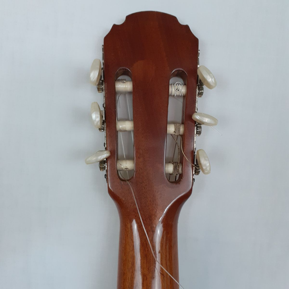 Voir photo 4 de Guitare classique vintage Giannini - Série Estudo (Modèle AWNE 71) - Fabriquée au Brésil - Années 70/80 Guitare classique vintage Giannini - Série Estudo (Modèle AWNE 71) - Fabriquée au Brésil - Années 70/80 Très bon état reconditionné photo 4