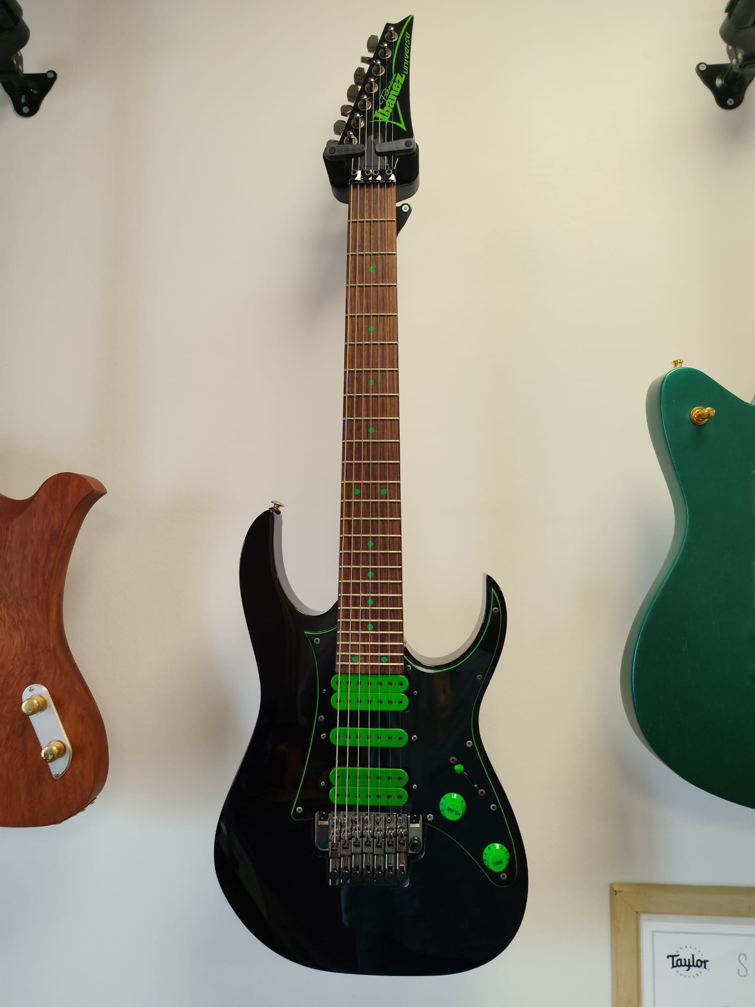 Guitare électrique Ibanez UV70P-BK Très bon état reconditionné disponible sur Zic Ethic