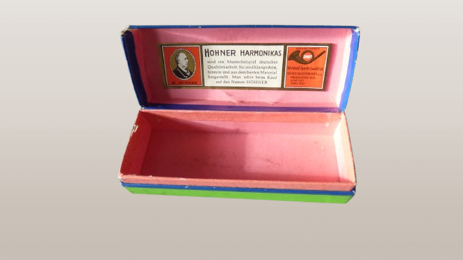 Voir photo 4 de Harmonica M. Hohner vintage "Unsere Lieblinge" en boîte Harmonica M. Hohner vintage "Unsere Lieblinge" en boîte Bon état reconditionné photo 4