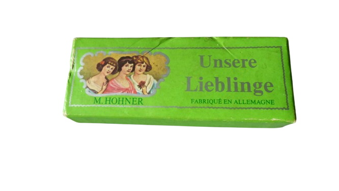 Acheter Harmonica M. Hohner vintage "Unsere Lieblinge" en boîte Bon état - 10,00 € Harmonica M. Hohner vintage "Unsere Lieblinge" en boîte Bon état reconditionné disponible sur Label Emmaüs