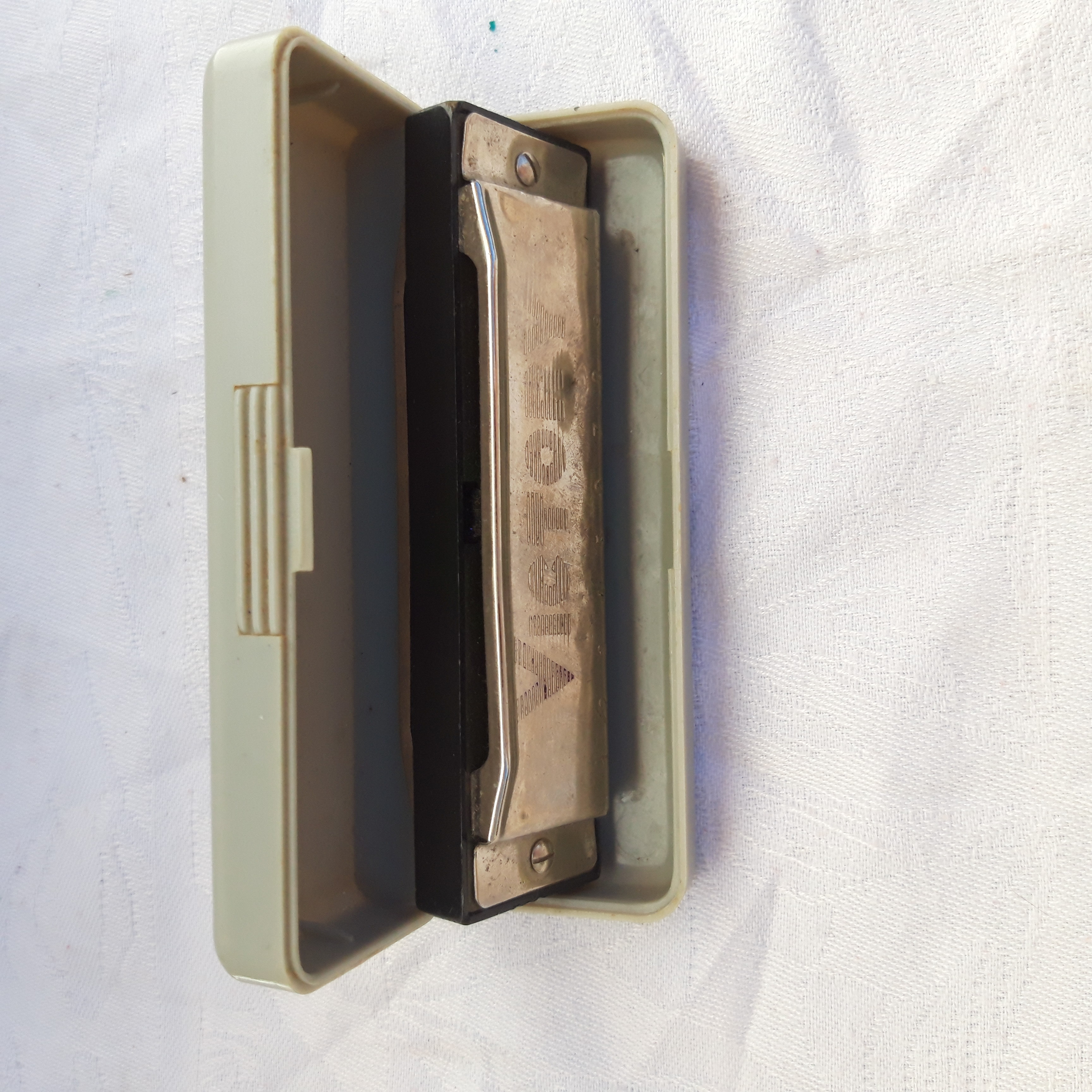 Harmonica Victory État correct - 16,00 € Harmonica Victory État correct reconditionné disponible sur Label Emmaüs