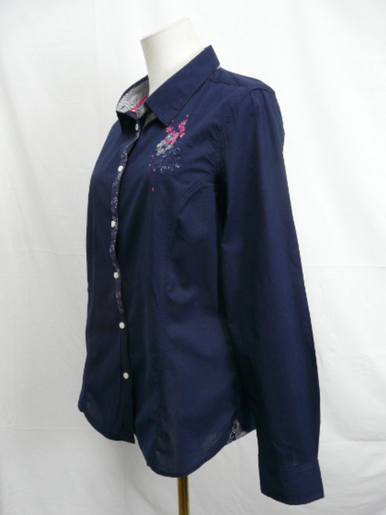Voir photo 3 de HF260 - Chemise fleurie - Terre de Marins - Taille 44 HF260 - Chemise fleurie - Terre de Marins - Taille 44 Très bon état reconditionné photo 3