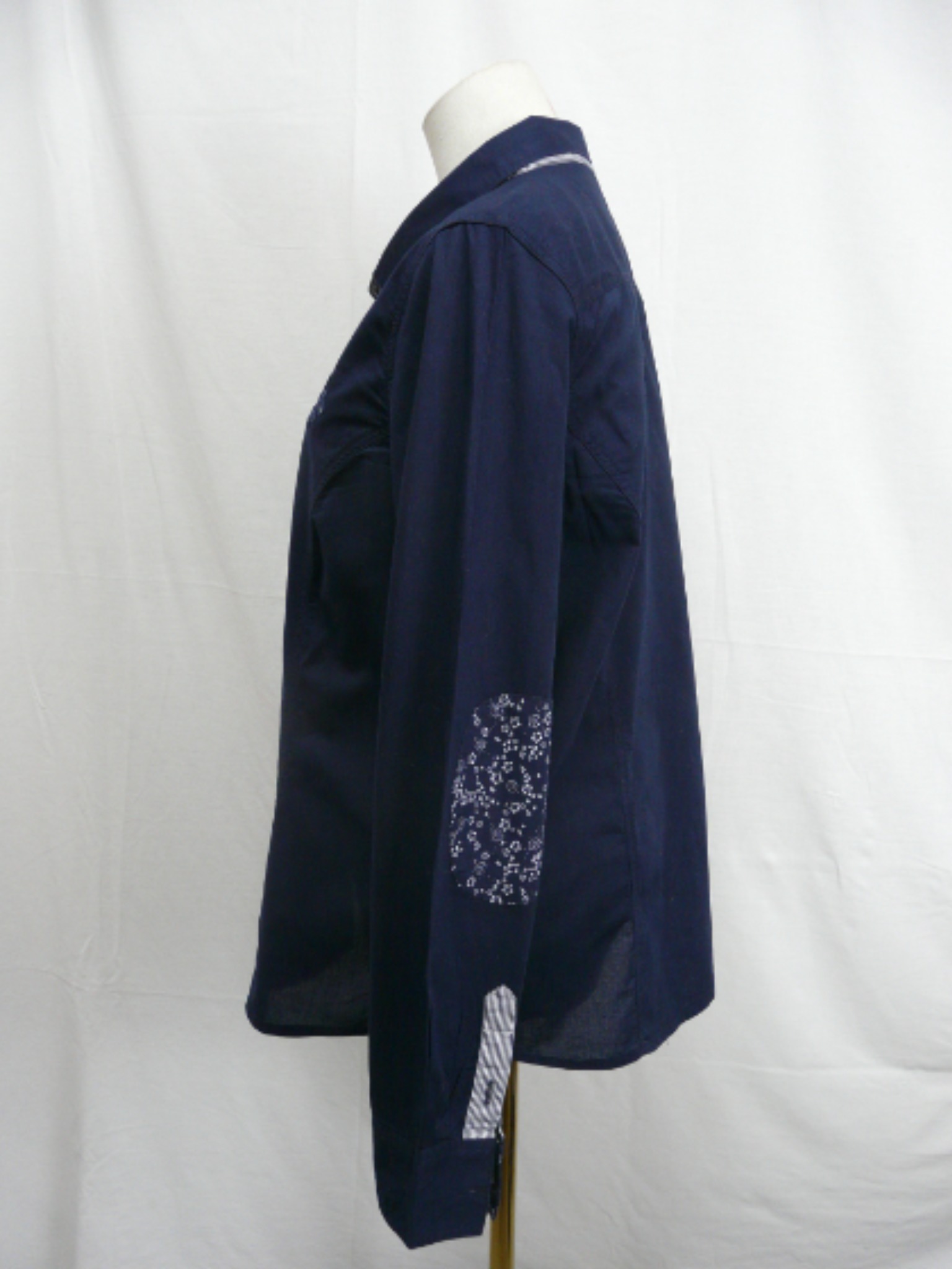 Voir photo 4 de HF260 - Chemise fleurie - Terre de Marins - Taille 44 HF260 - Chemise fleurie - Terre de Marins - Taille 44 Très bon état reconditionné photo 4