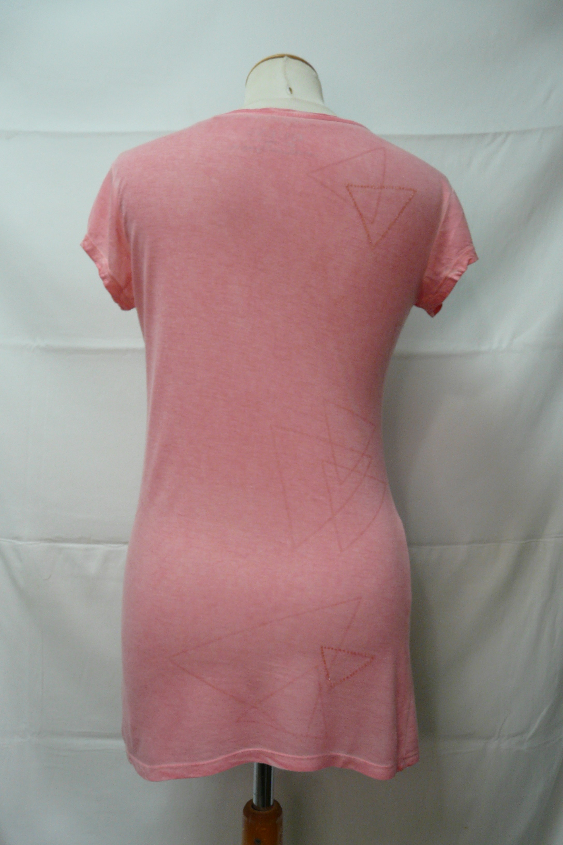 Voir photo 2 de HF280 - T-shirt long - Guess Los Angeles - Taille 38 HF280 - T-shirt long - Guess Los Angeles - Taille 38 Très bon état reconditionné photo 2