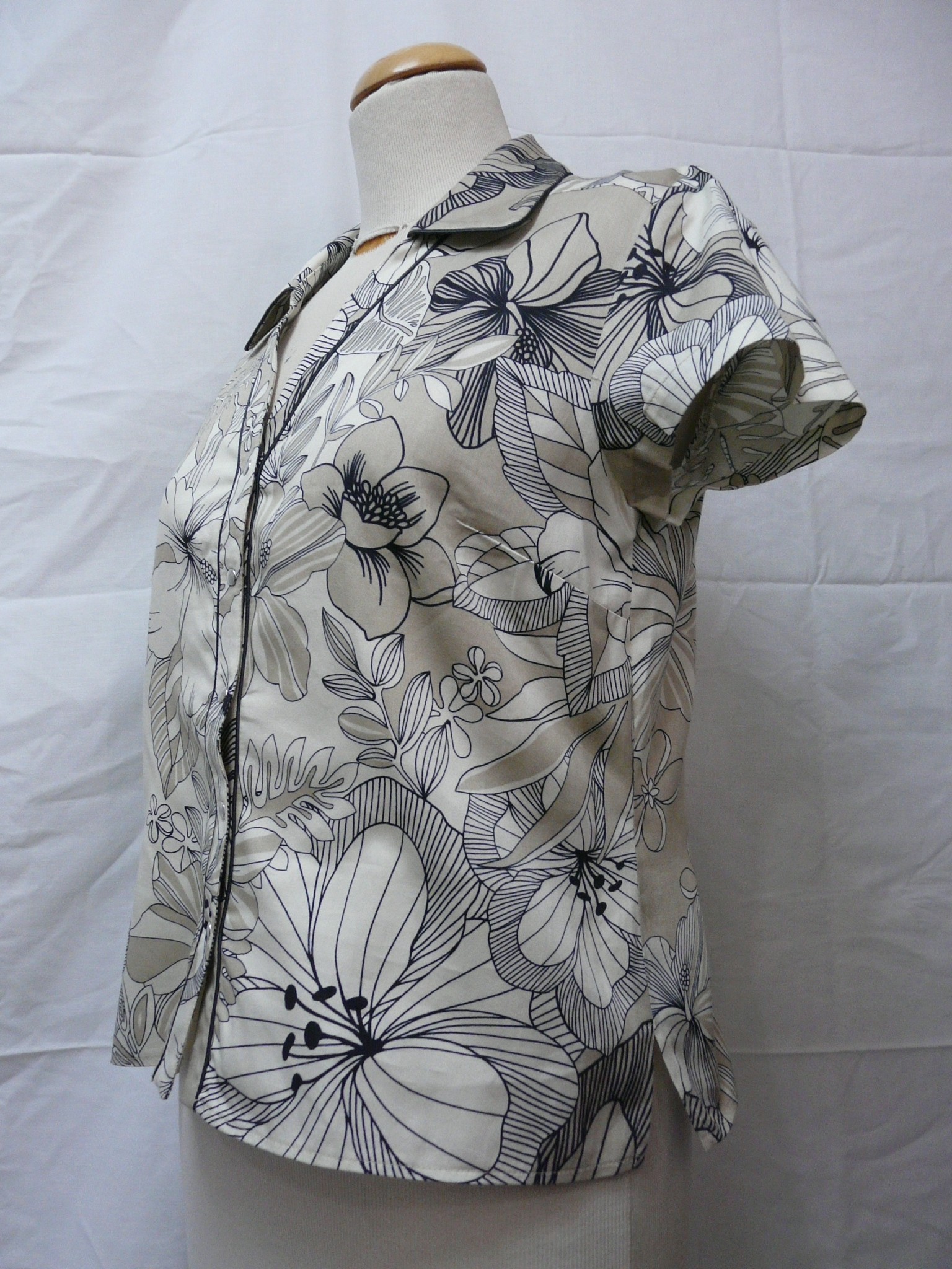 Voir photo 3 de HF374 - Chemise boutonnée - Gerard Pasquier - Taille 40 HF374 - Chemise boutonnée - Gerard Pasquier - Taille 40 Très bon état reconditionné photo 3