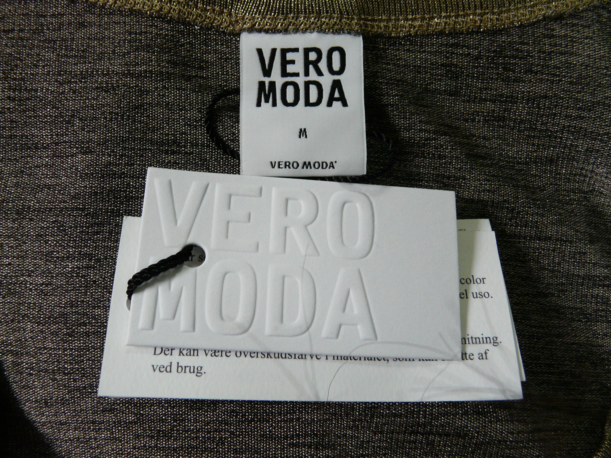 Voir photo 10 de HF388 - Top doré à sequins - Vero Moda - Taille M HF388 - Top doré à sequins - Vero Moda - Taille M Parfait état reconditionné photo 10