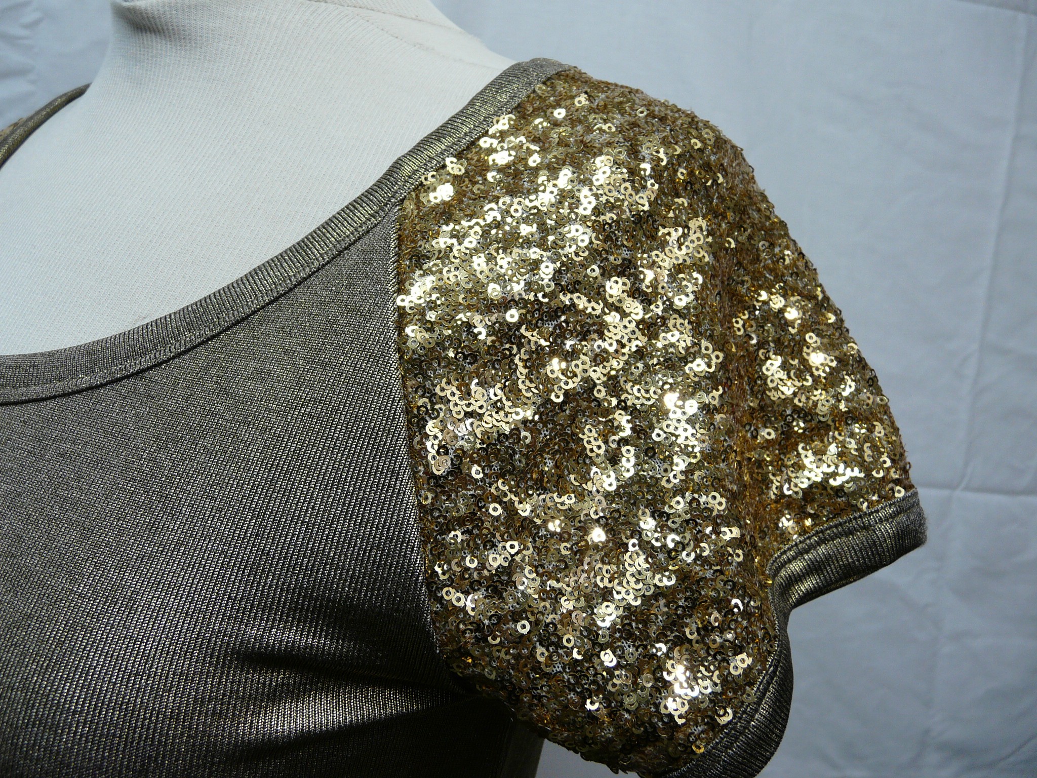 Voir photo 7 de HF388 - Top doré à sequins - Vero Moda - Taille M HF388 - Top doré à sequins - Vero Moda - Taille M Parfait état reconditionné photo 7