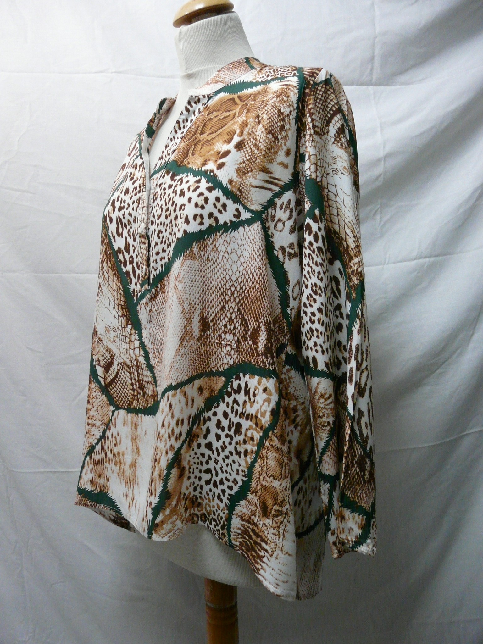 Voir photo 3 de HF431 - Blouse à motifs - VicVia - Taille XL HF431 - Blouse à motifs - VicVia - Taille XL Parfait état reconditionné photo 3