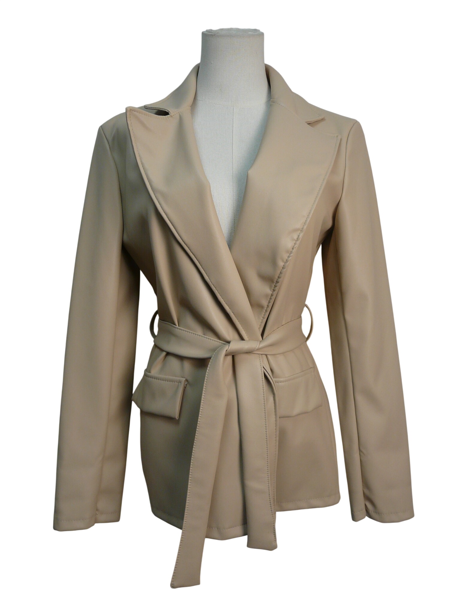HF434 - Veste en simili cuir - Made in Italy - Taille Unique (M) Très bon état - 13,00 € HF434 - Veste en simili cuir - Made in Italy - Taille Unique (M) Très bon état reconditionné disponible sur Label Emmaüs