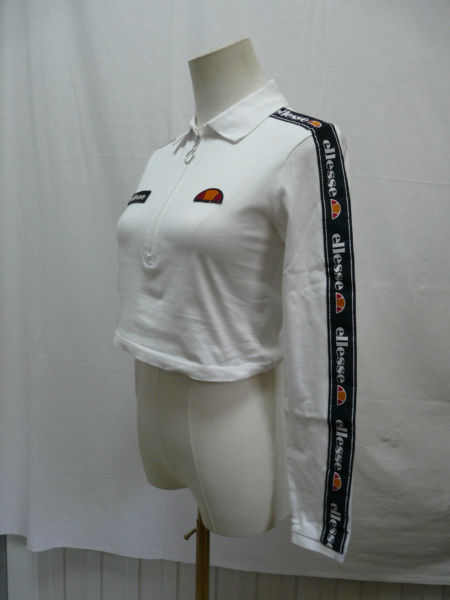 Voir photo 2 de HF57 - Polo court - Ellesse - Taille 34 HF57 - Polo court - Ellesse - Taille 34 Parfait état reconditionné photo 2