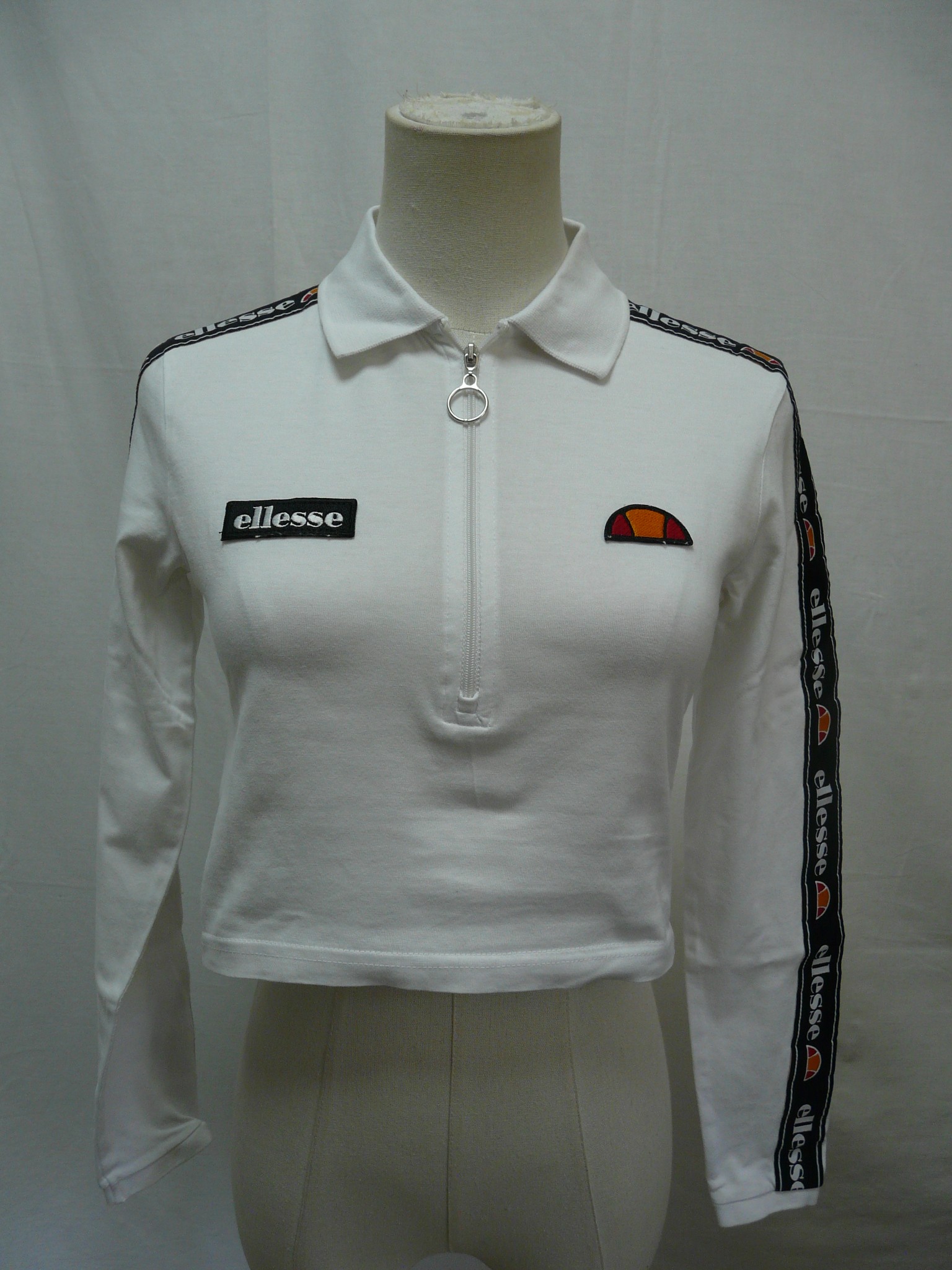 Voir photo 3 de HF57 - Polo court - Ellesse - Taille 34 HF57 - Polo court - Ellesse - Taille 34 Parfait état reconditionné photo 3