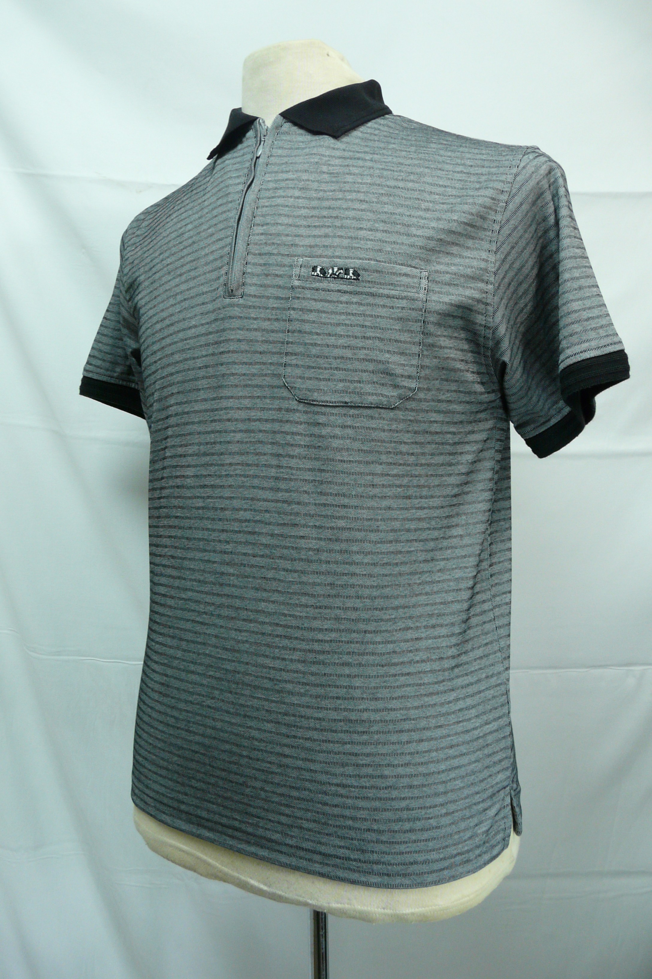 Voir photo 3 de HO111 - Polo rayé - Mise au Green - Taille S HO111 - Polo rayé - Mise au Green - Taille S Très bon état reconditionné photo 3