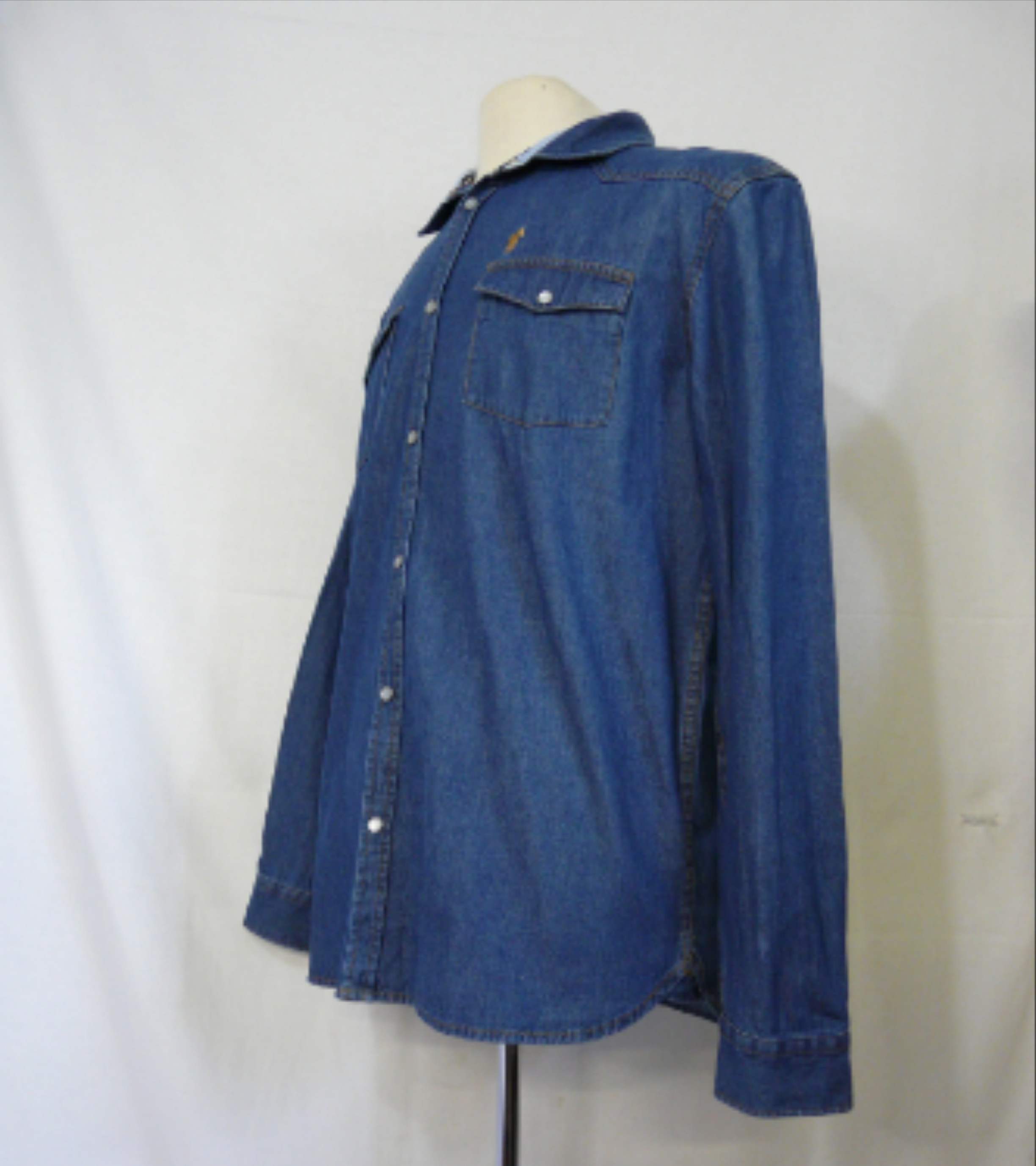 Voir photo 3 de HO14 - Chemise en jean - Gentleman Farmer - Taille L HO14 - Chemise en jean - Gentleman Farmer - Taille L Bon état reconditionné photo 3
