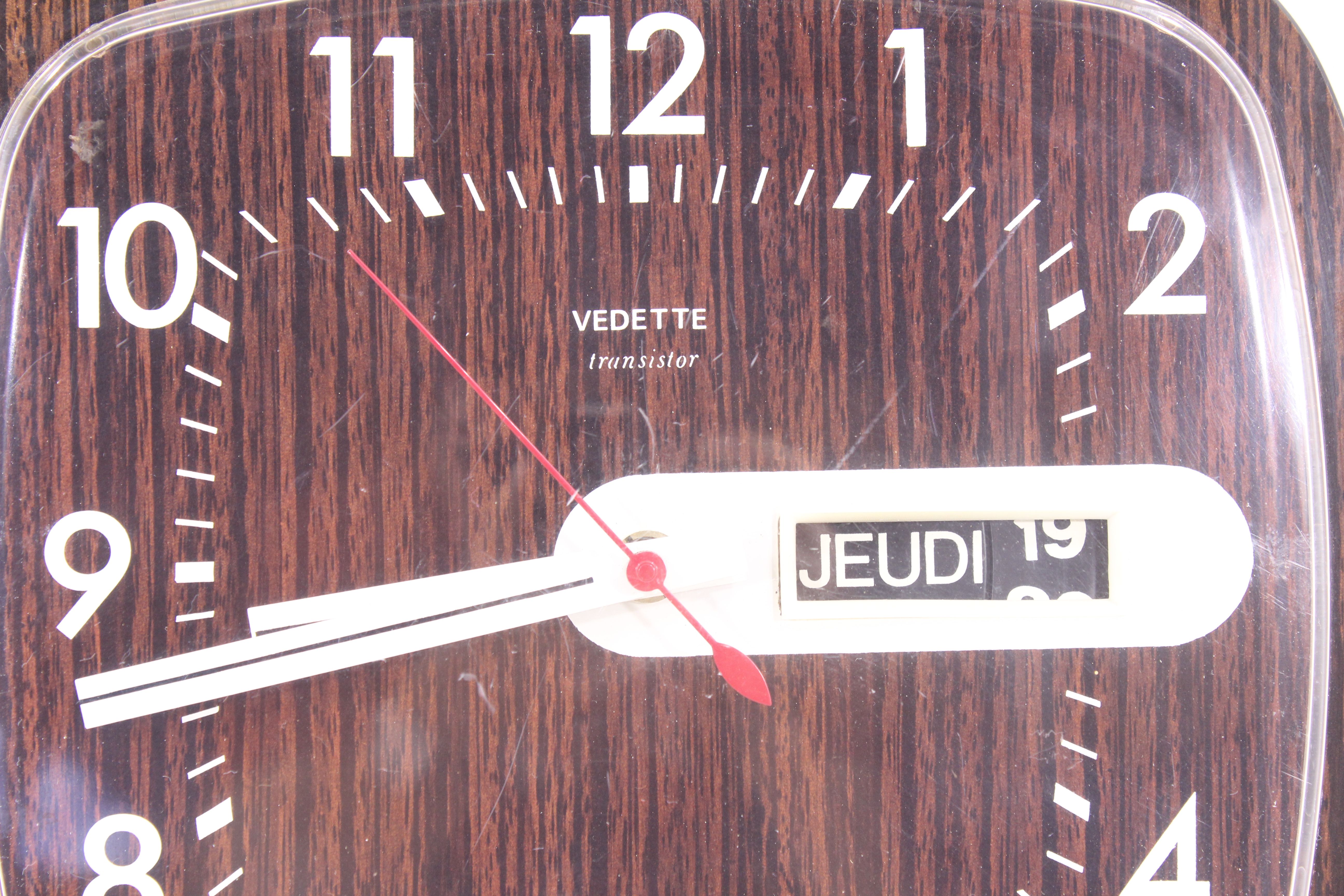 Voir photo 2 de Horloge murale en formica vintage / Transistor - Vedette Horloge murale en formica vintage / Transistor - Vedette Bon état reconditionné photo 2