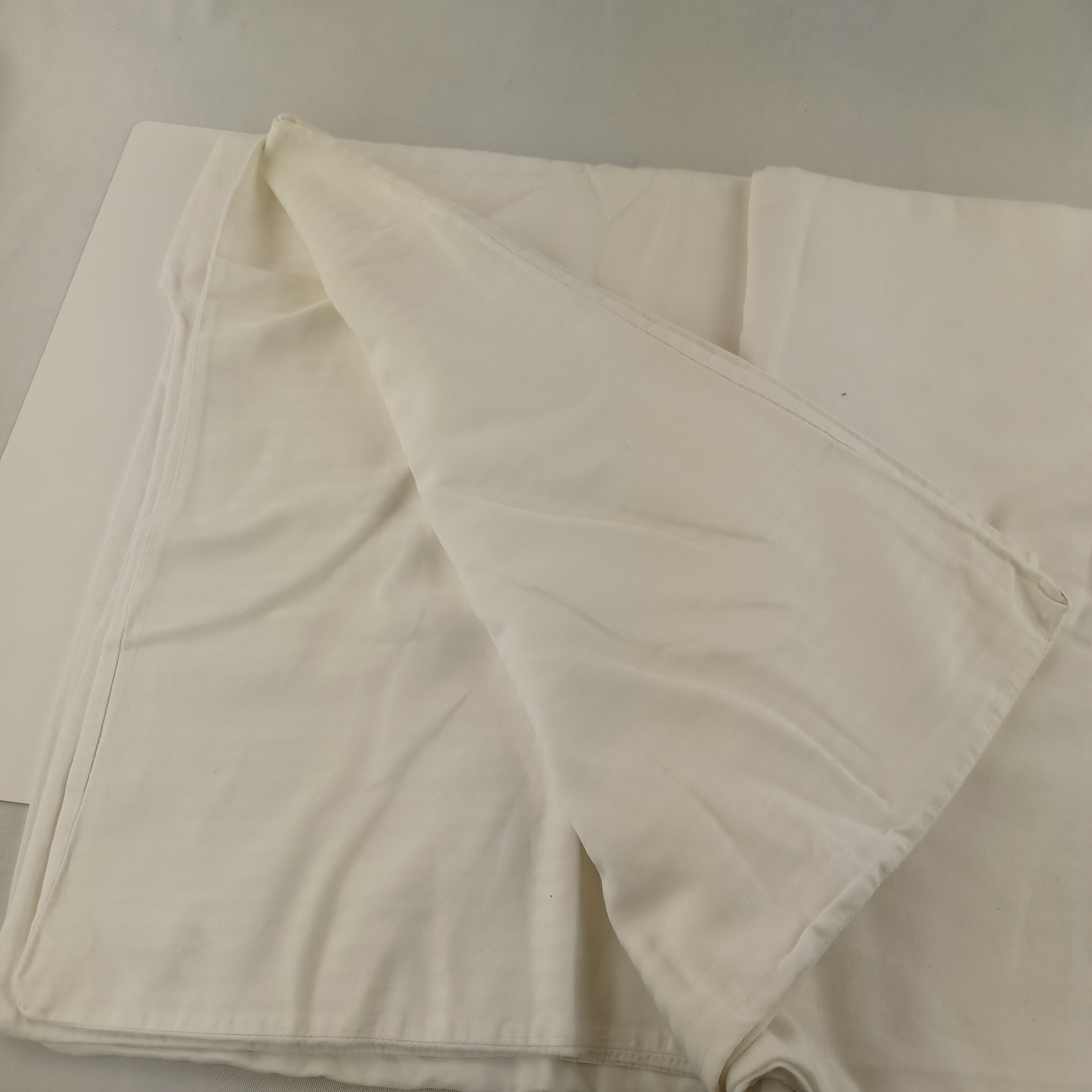 Voir photo 2 de Housse de couette en coton de 180 × 180 cm Blanche Housse de couette en coton de 180 × 180 cm Blanche Très bon état reconditionné photo 2