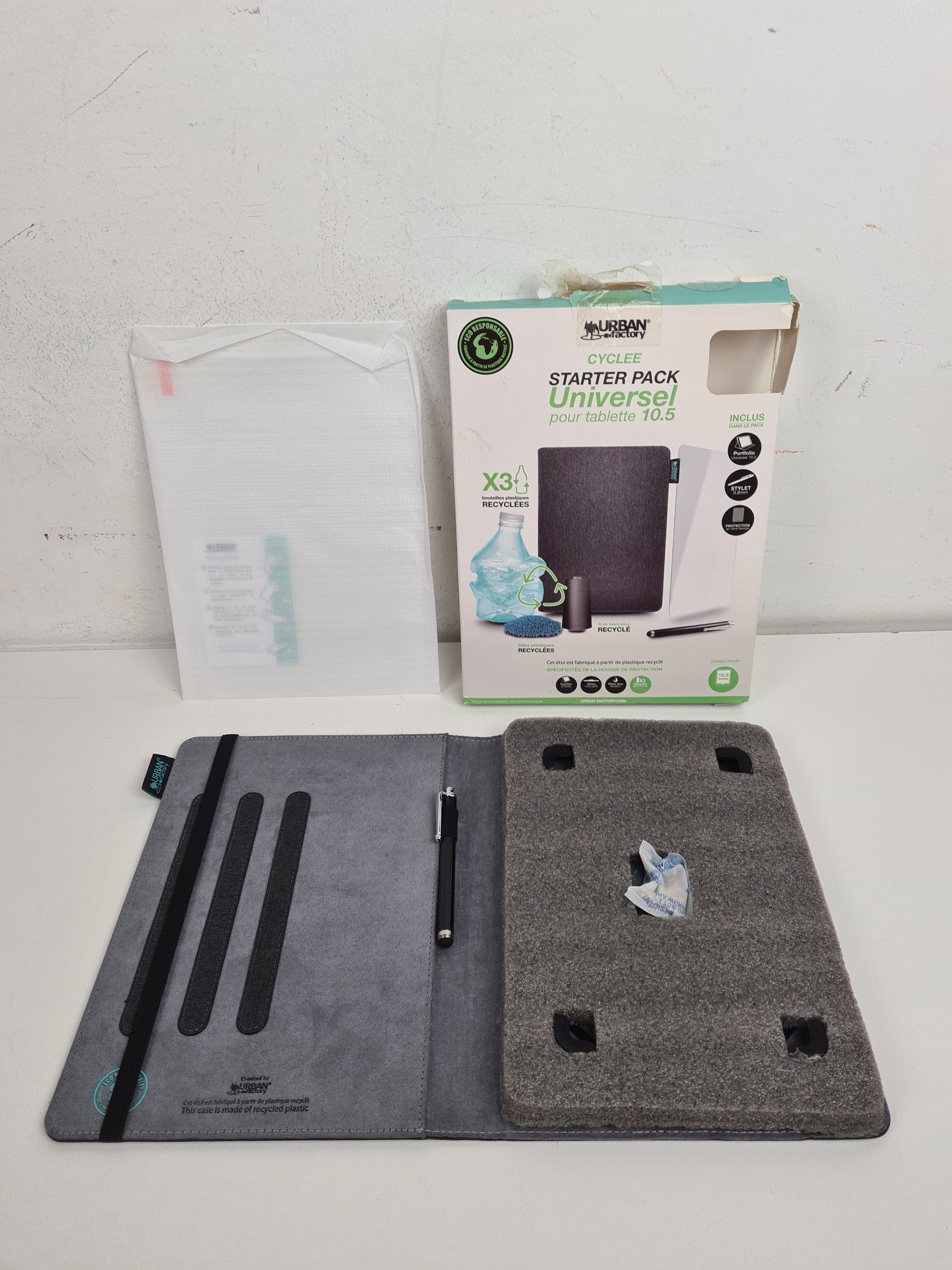 Voir photo 4 de Housse de protection tablette 10.5 – 280x 185 x 22 mm - Noir Housse de protection tablette 10.5 – 280x 185 x 22 mm - Noir Parfait état reconditionné photo 4