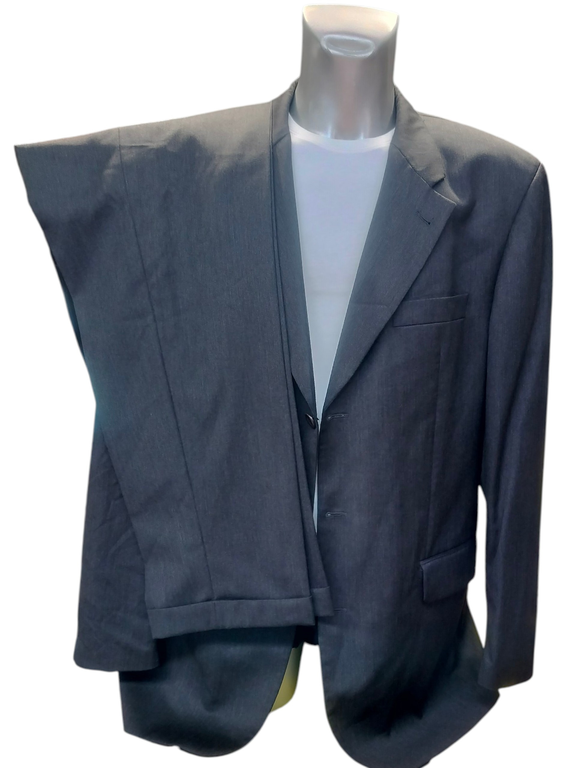 Voir photo 2 de Hugo Boss costumes HOMME Taille 50 Hugo Boss costumes HOMME Taille 50 Parfait état reconditionné photo 2