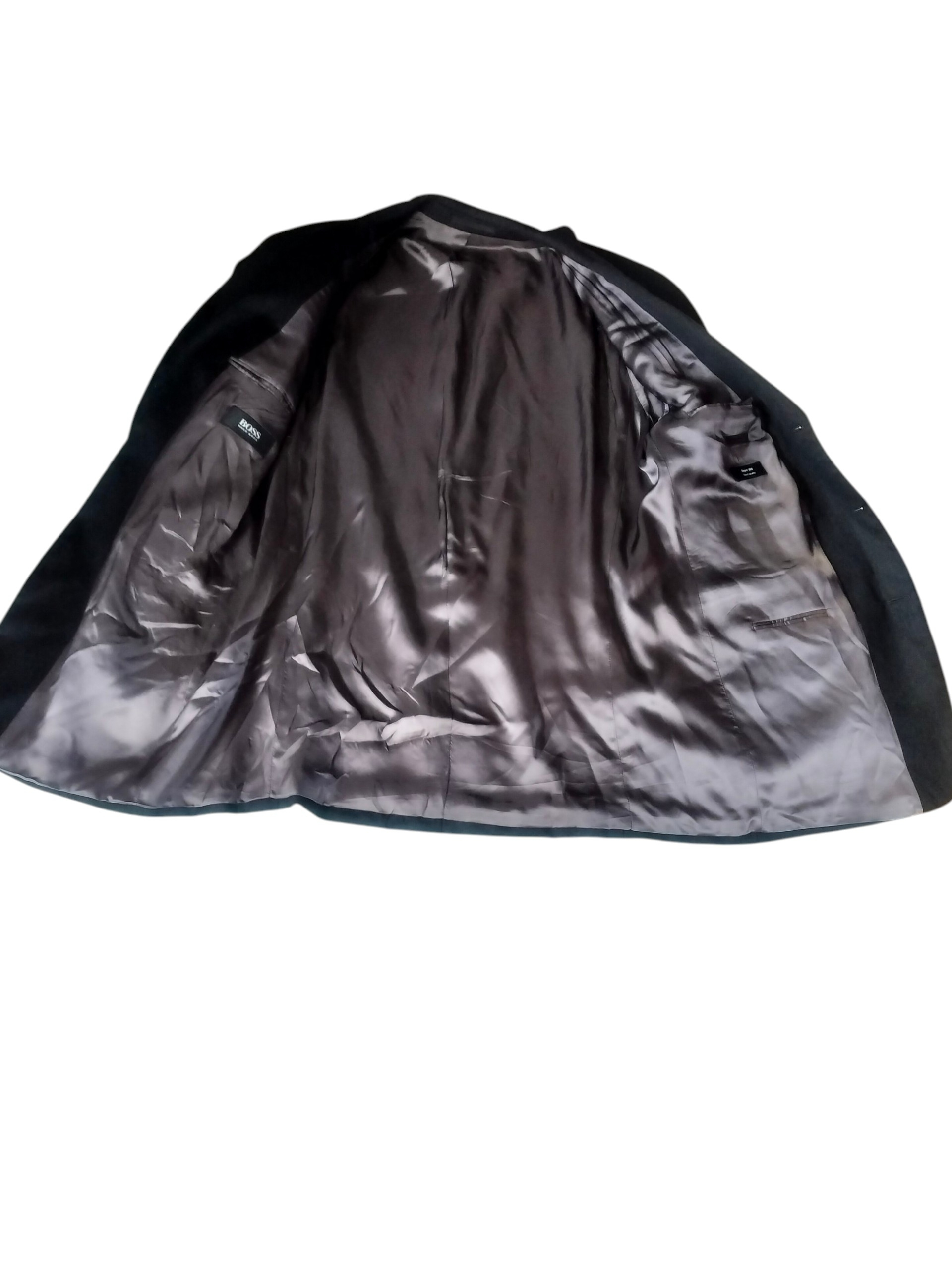 Voir photo 3 de Hugo Boss costumes HOMME Taille 50 Hugo Boss costumes HOMME Taille 50 Parfait état reconditionné photo 3