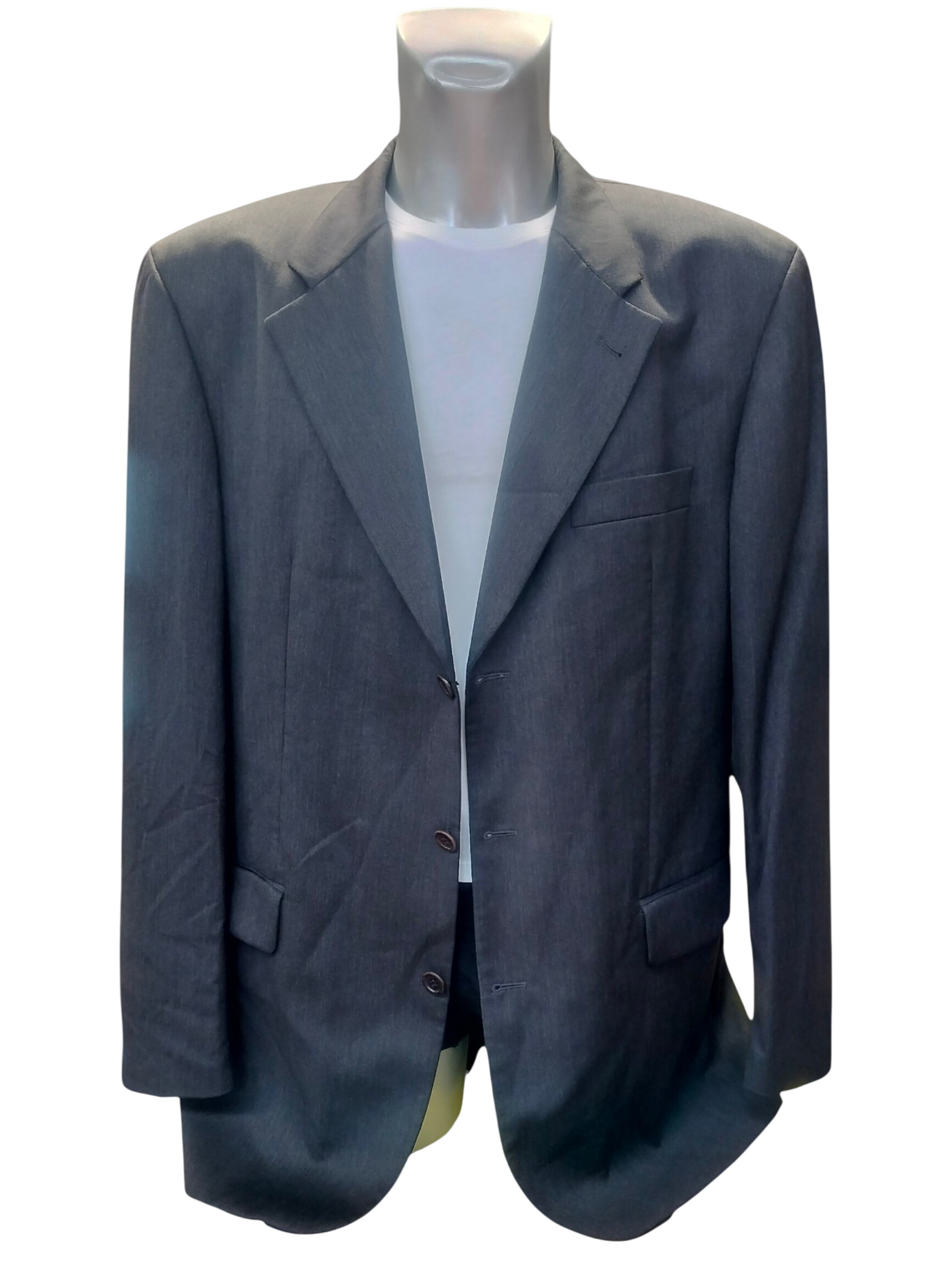 Acheter Hugo Boss costumes HOMME Taille 50 Parfait état - 100,00 € Hugo Boss costumes HOMME Taille 50 Parfait état reconditionné disponible sur Label Emmaüs