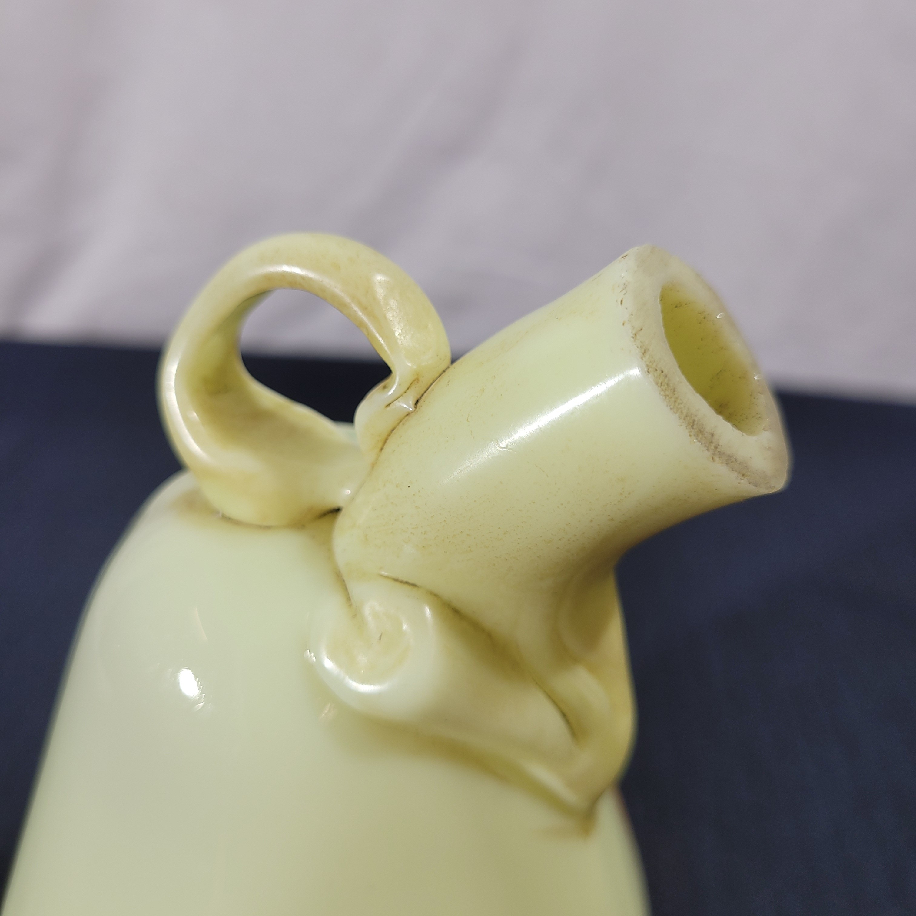 Voir photo 7 de Huilier "poire" en opaline jaune OURALINE - XIXe siècle Huilier "poire" en opaline jaune OURALINE - XIXe siècle Très bon état reconditionné photo 7