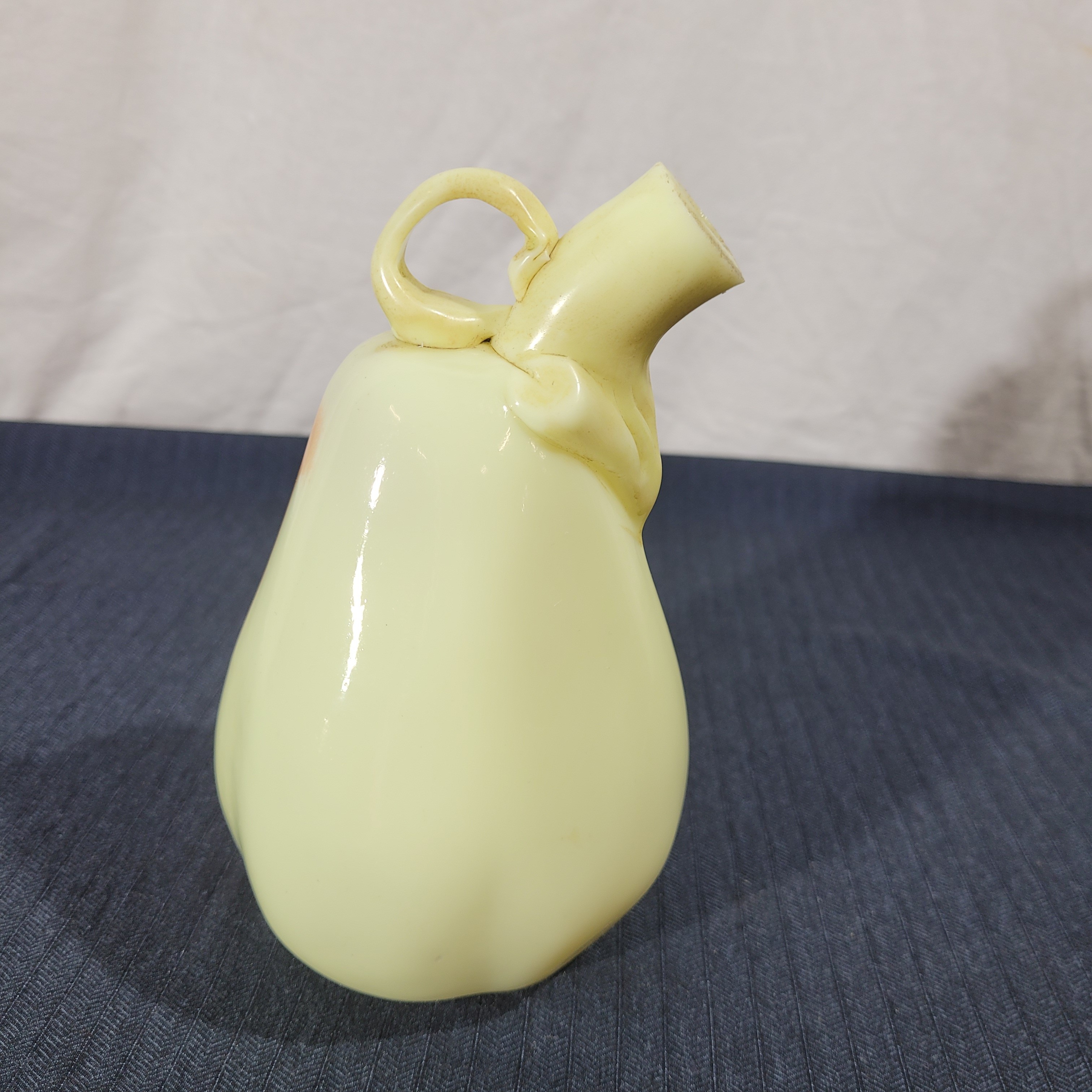 Voir photo 8 de Huilier "poire" en opaline jaune OURALINE - XIXe siècle Huilier "poire" en opaline jaune OURALINE - XIXe siècle Très bon état reconditionné photo 8