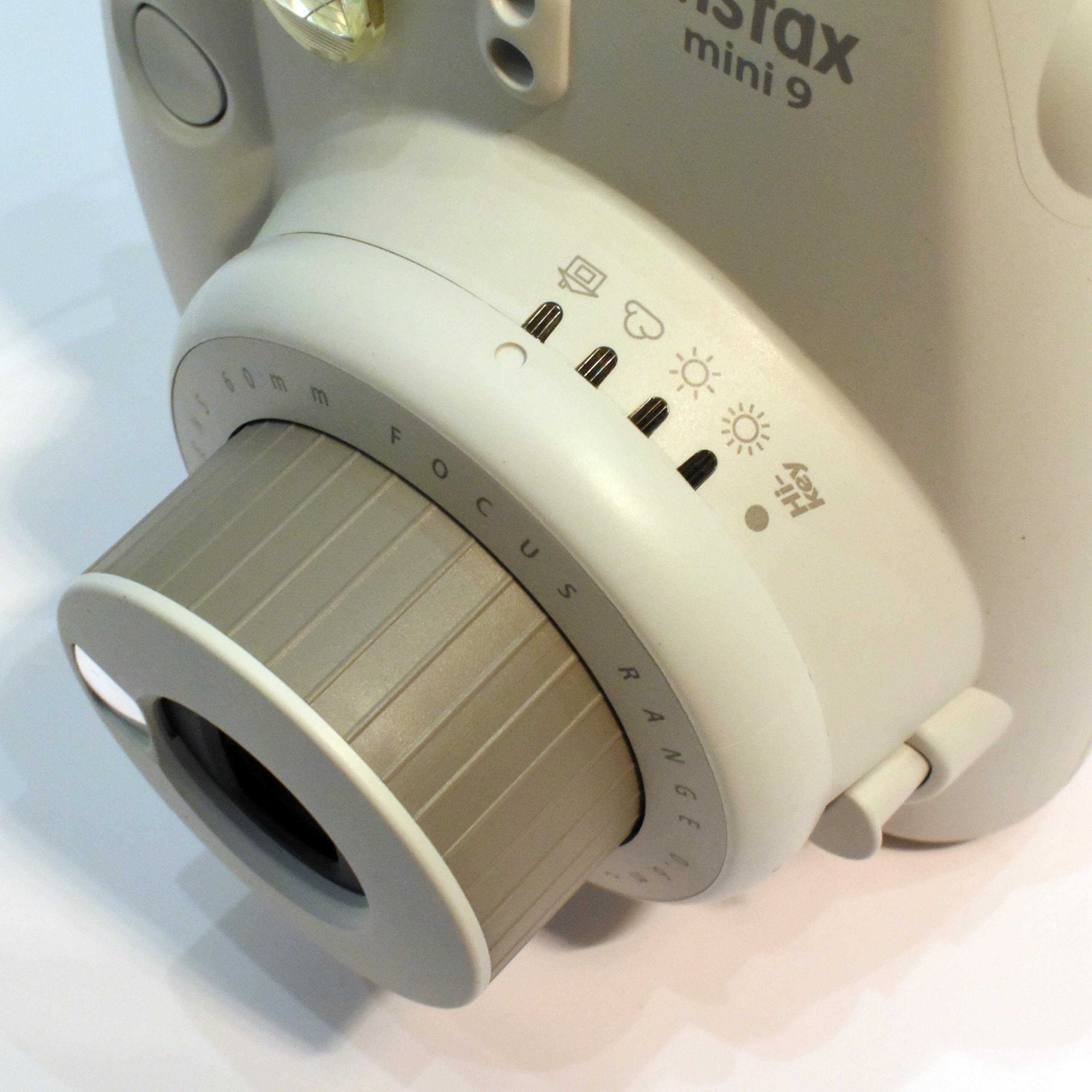 Voir photo 11 de Instax® Mini 9 - Fujifilm™ - Smoky White Instax® Mini 9 - Fujifilm™ - Smoky White Bon état reconditionné photo 11