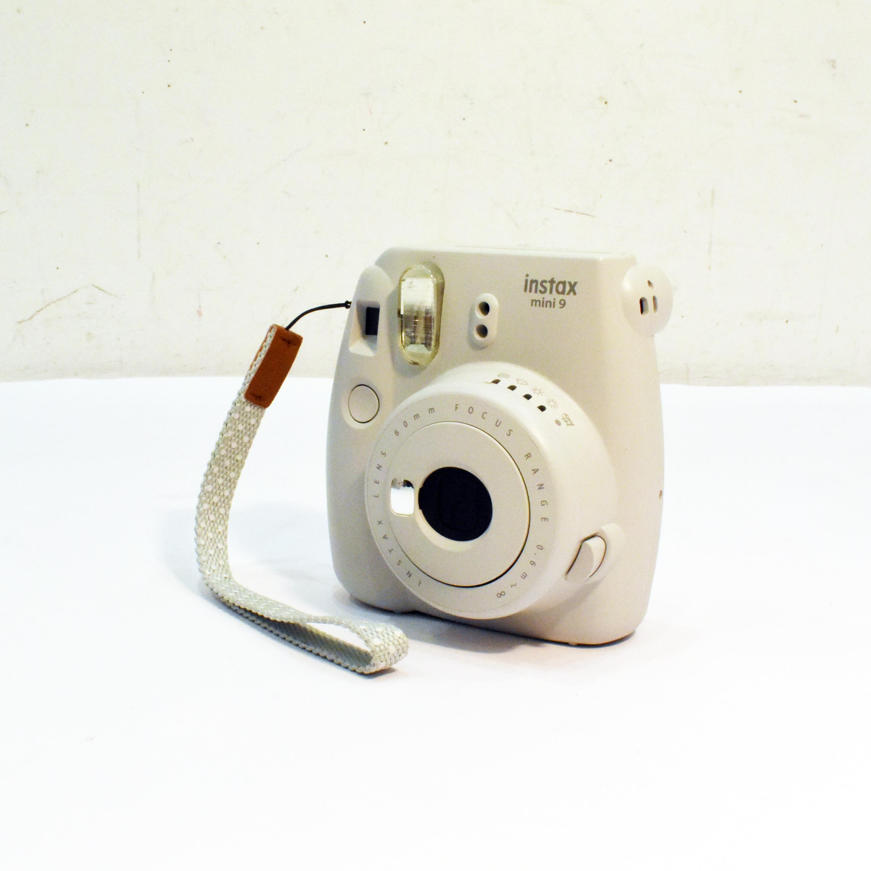 Voir photo 13 de Instax® Mini 9 - Fujifilm™ - Smoky White Instax® Mini 9 - Fujifilm™ - Smoky White Bon état reconditionné photo 13