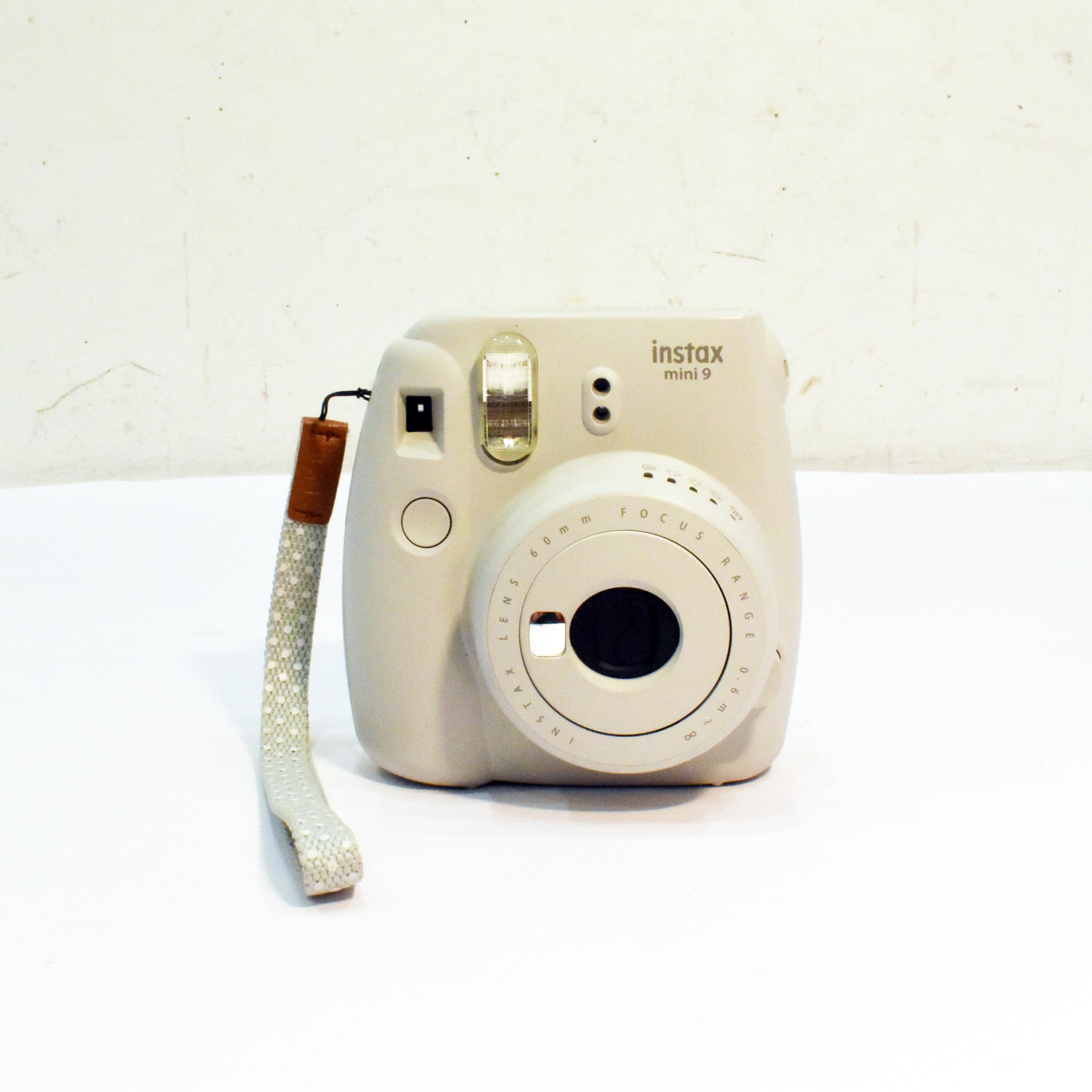 Voir photo 14 de Instax® Mini 9 - Fujifilm™ - Smoky White Instax® Mini 9 - Fujifilm™ - Smoky White Bon état reconditionné photo 14