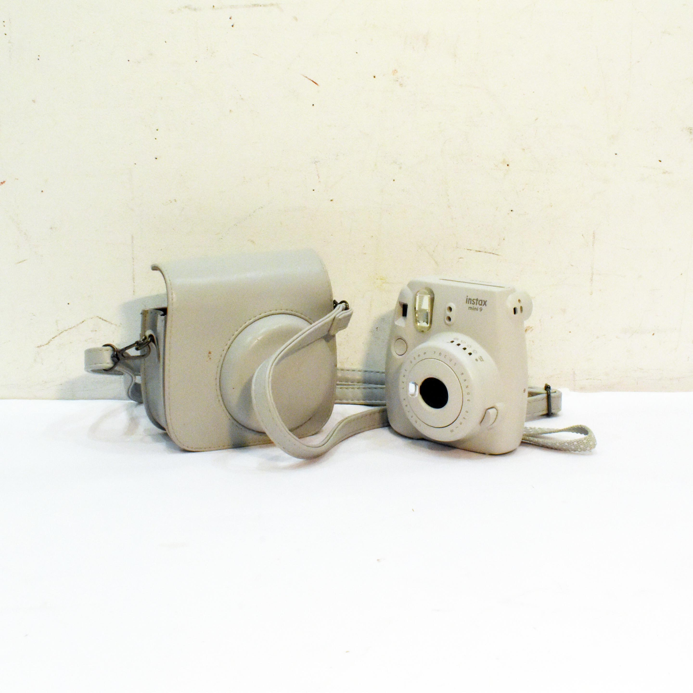 Voir photo 15 de Instax® Mini 9 - Fujifilm™ - Smoky White Instax® Mini 9 - Fujifilm™ - Smoky White Bon état reconditionné photo 15