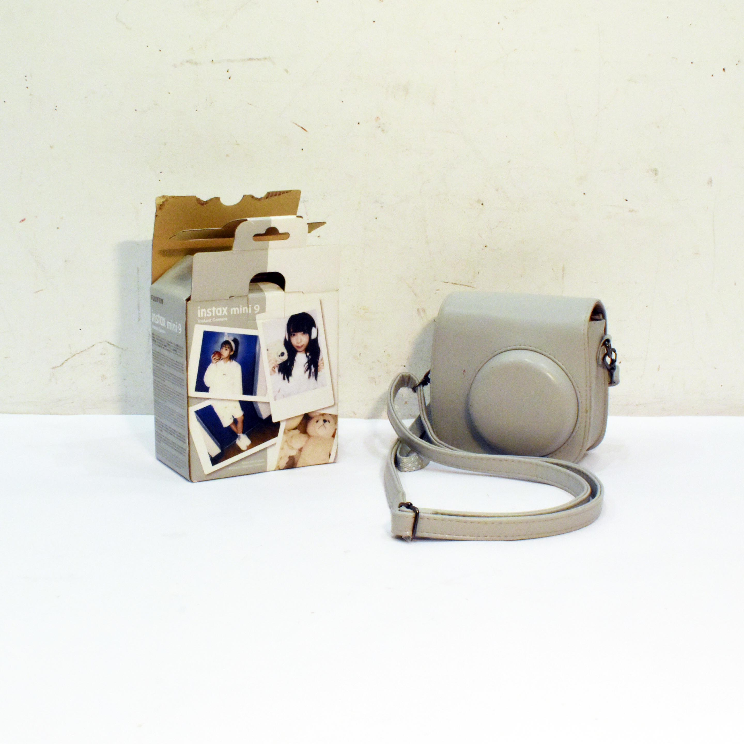 Voir photo 16 de Instax® Mini 9 - Fujifilm™ - Smoky White Instax® Mini 9 - Fujifilm™ - Smoky White Bon état reconditionné photo 16