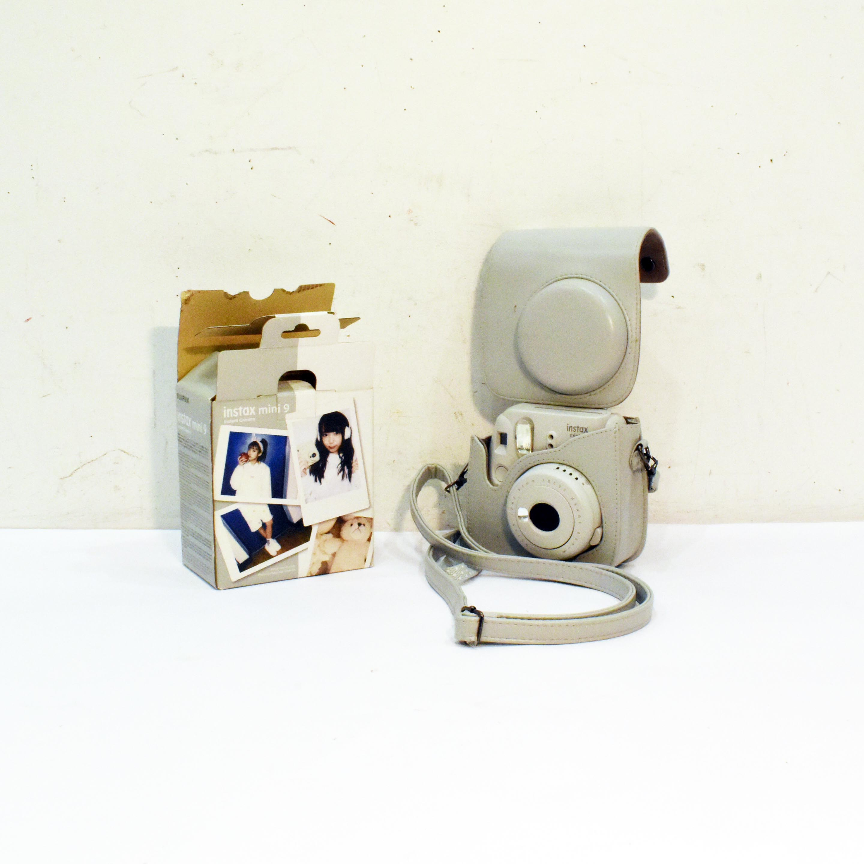 Voir photo 17 de Instax® Mini 9 - Fujifilm™ - Smoky White Instax® Mini 9 - Fujifilm™ - Smoky White Bon état reconditionné photo 17